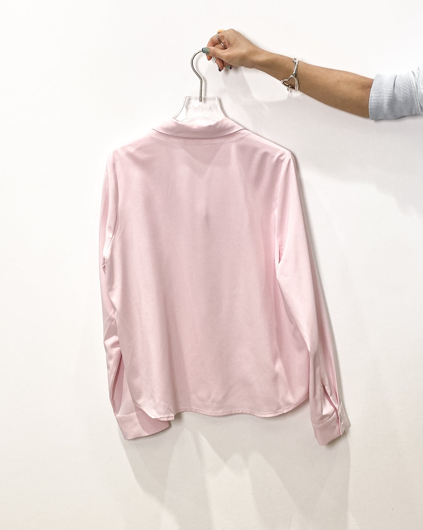 aalis INTI mesh detail low collar shirt (Light pink)