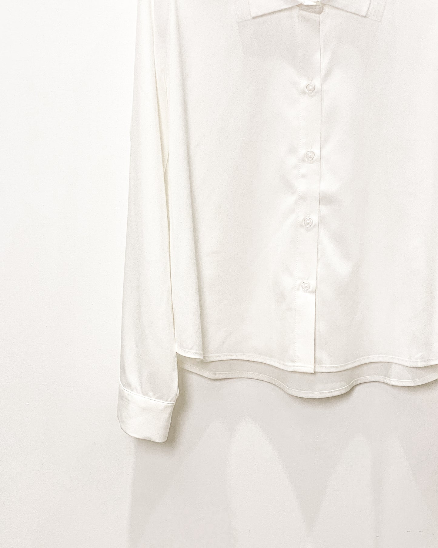 aalis INTI mesh detail low collar shirt (White)