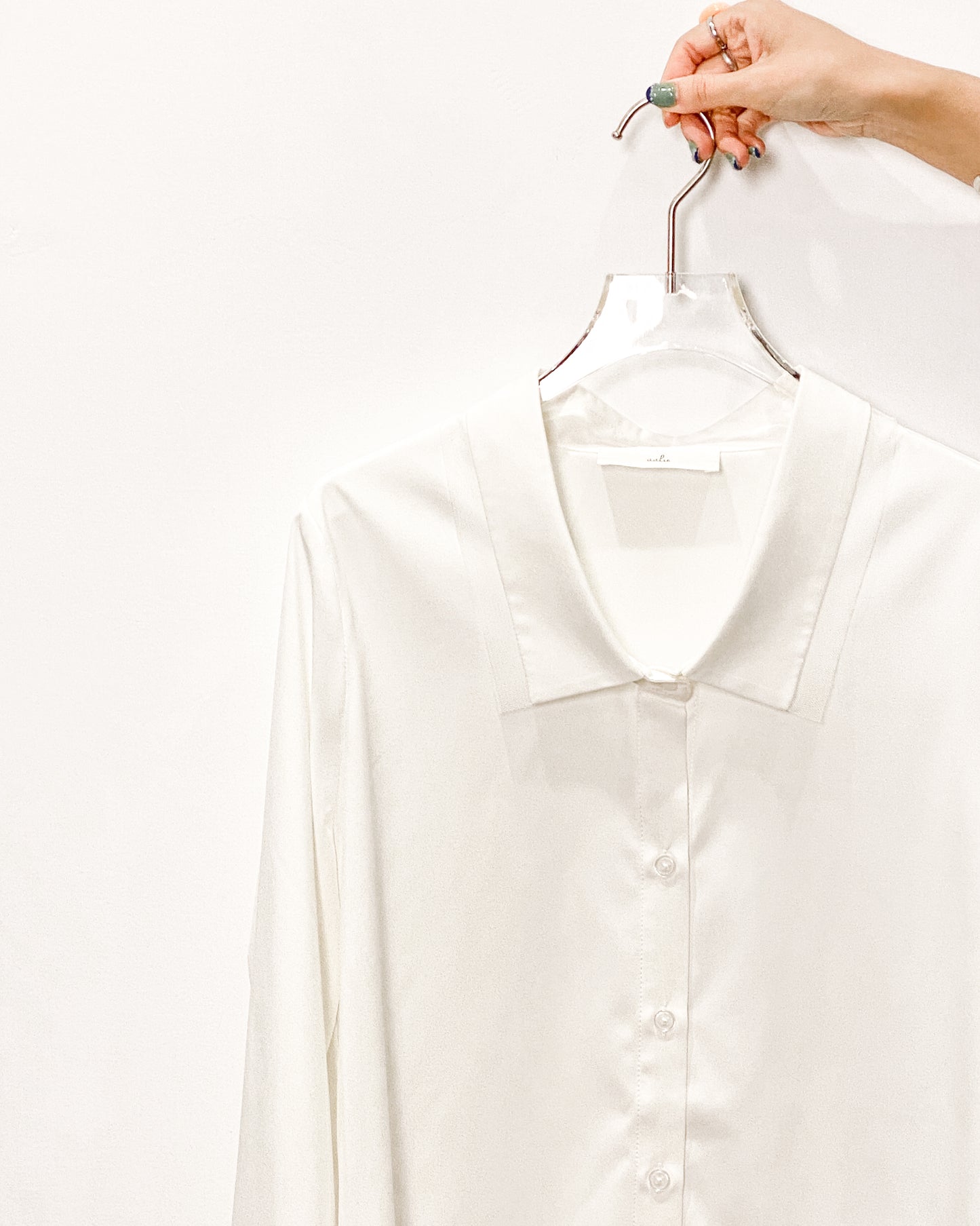 aalis INTI mesh detail low collar shirt (White)