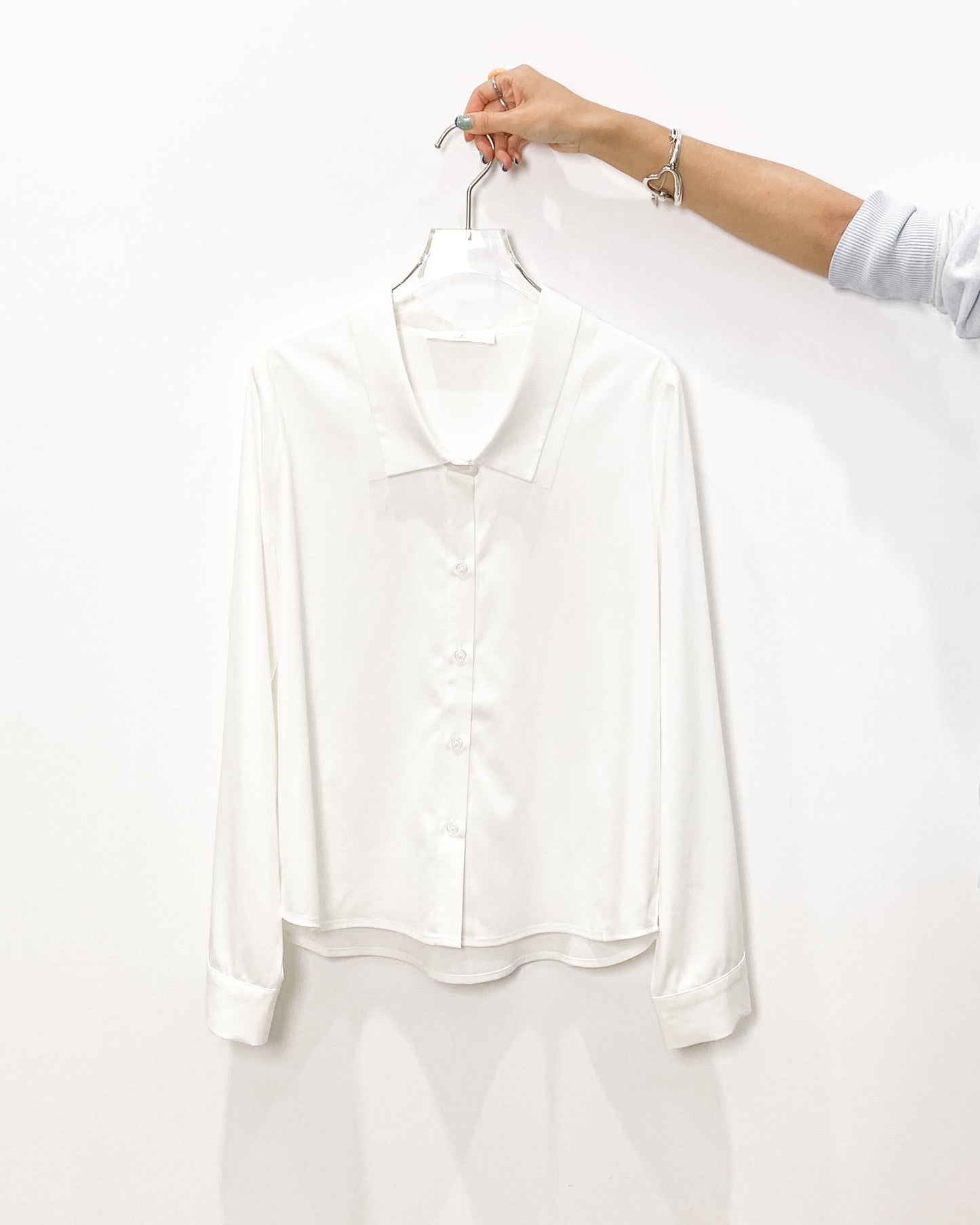 aalis INTI mesh detail low collar shirt (White)