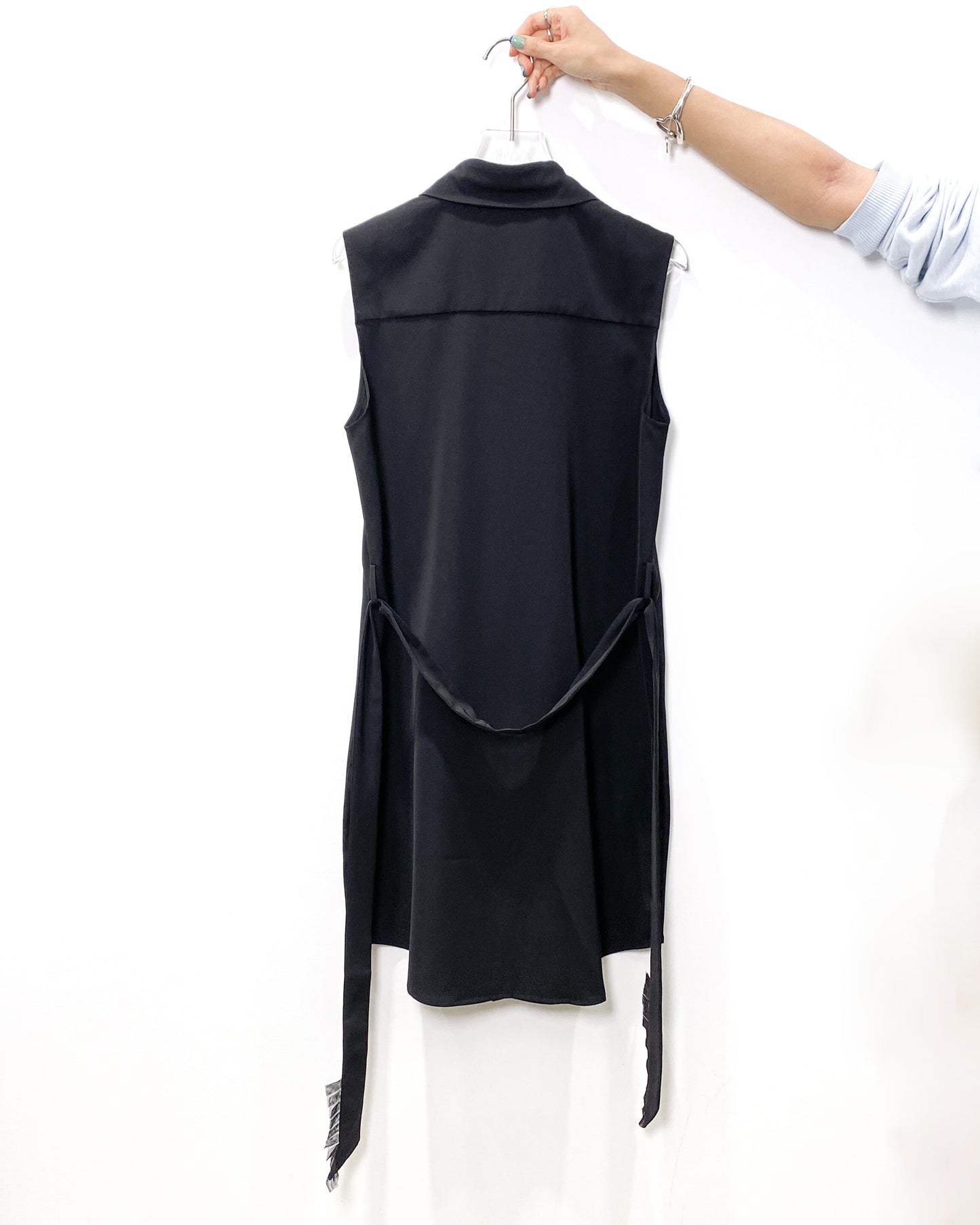 aalis CALLIA Pleated U mesh trim sleeveless shirt dress (Black)