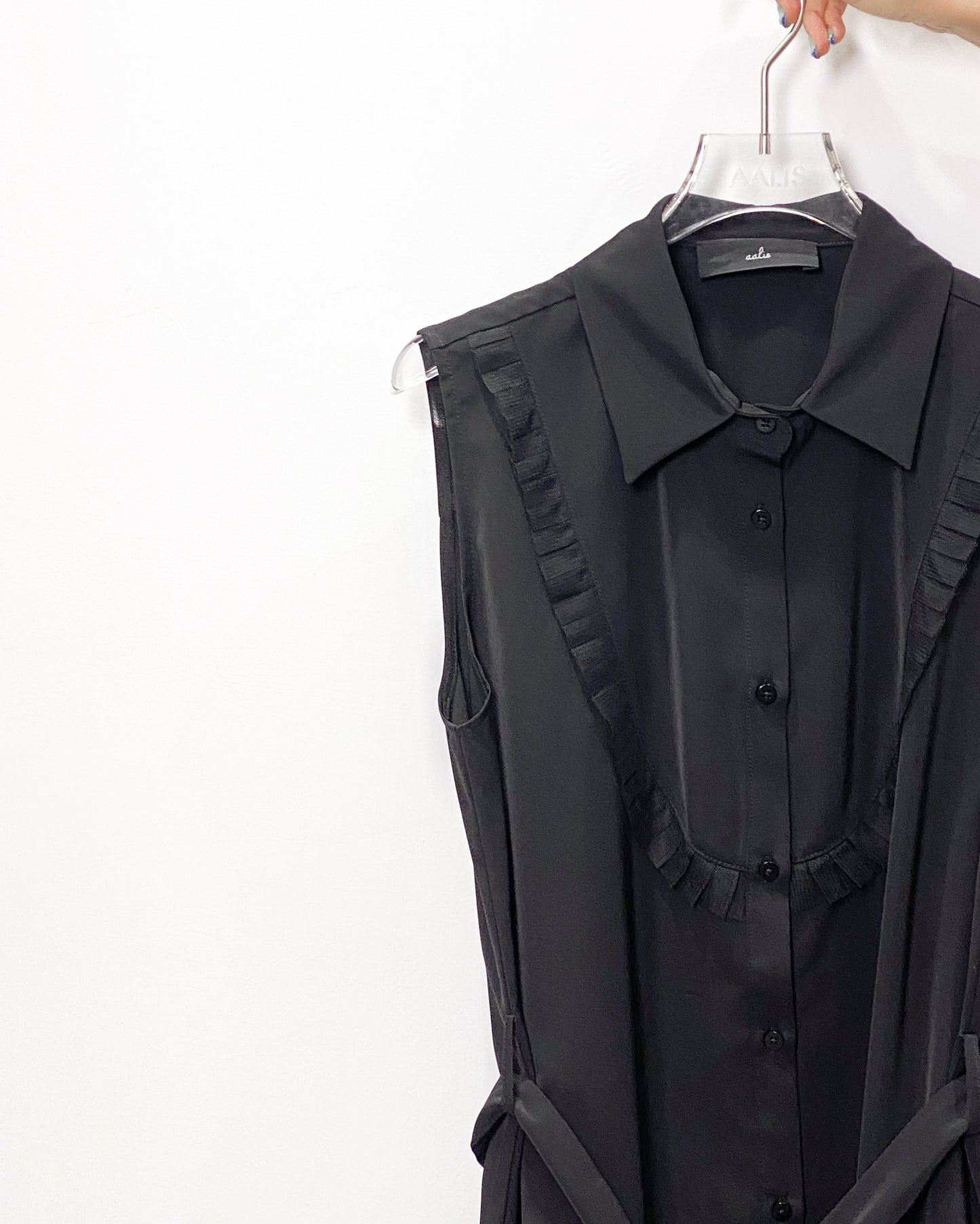 aalis CALLIA Pleated U mesh trim sleeveless shirt dress (Black)