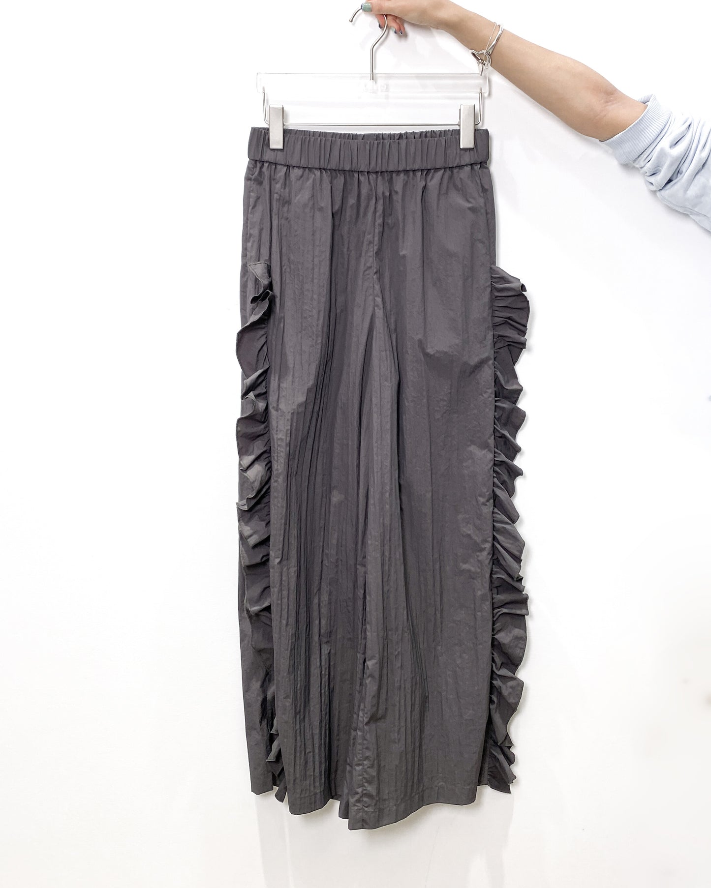 aalis TEIF two side ruffle details pants (Charcoal)