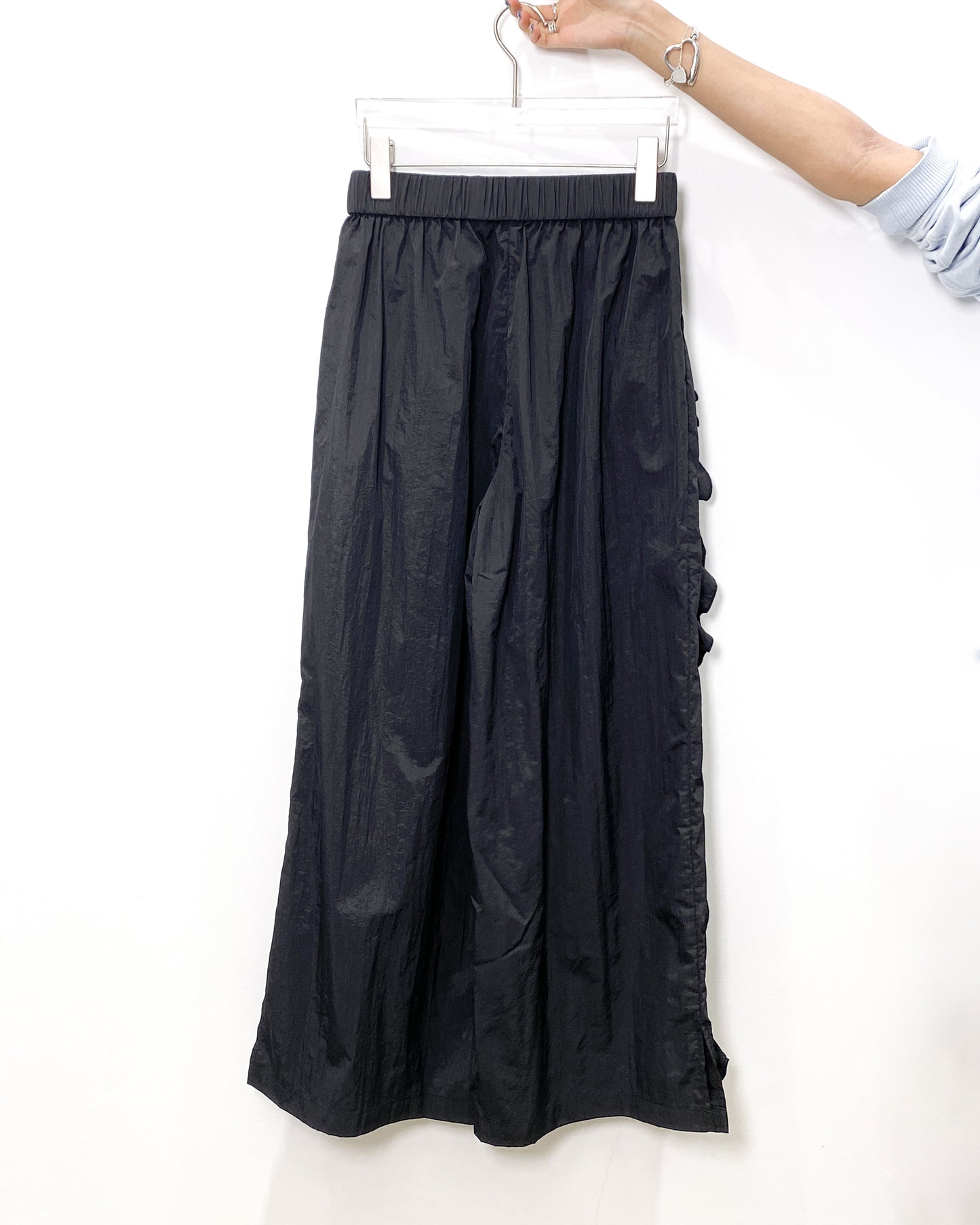 aalis TEIF two side ruffle details pants (Black)