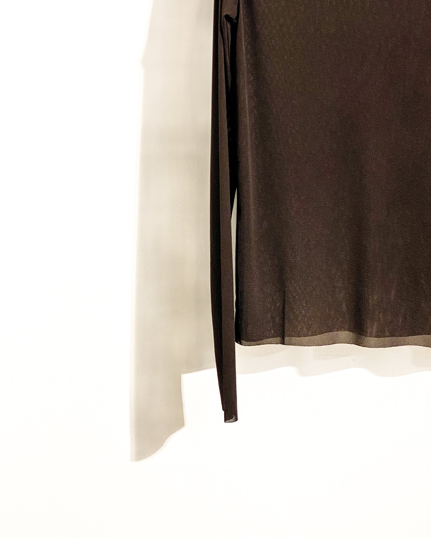 aalis KASA FW25 off shoulder stretch mesh top (Brown)