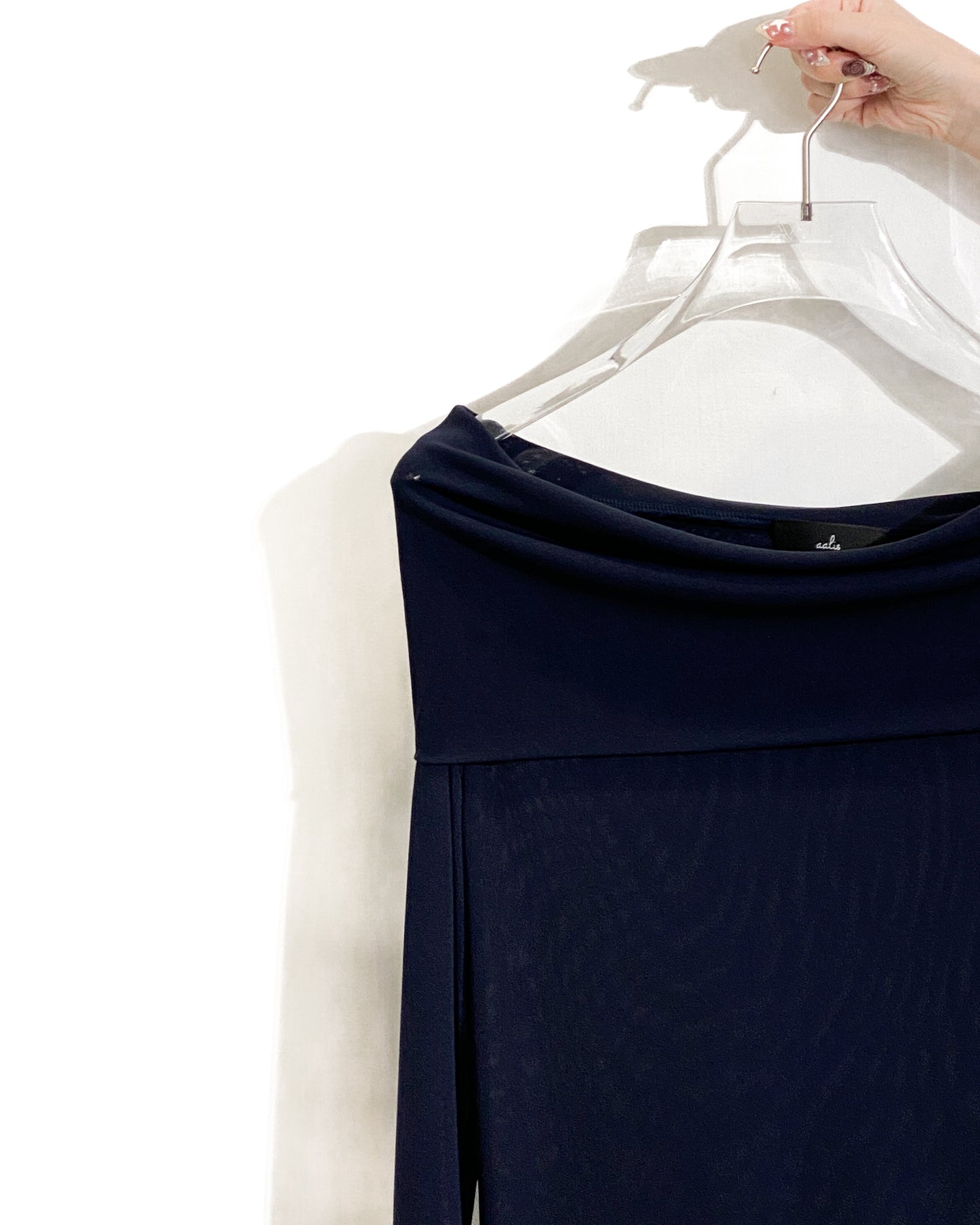 aalis KASA FW25 off shoulder stretch mesh top (Navy)