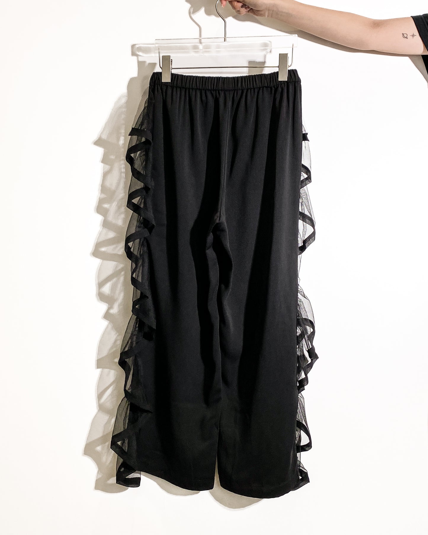 aalis BRIX side mesh ruffle pants (Black)