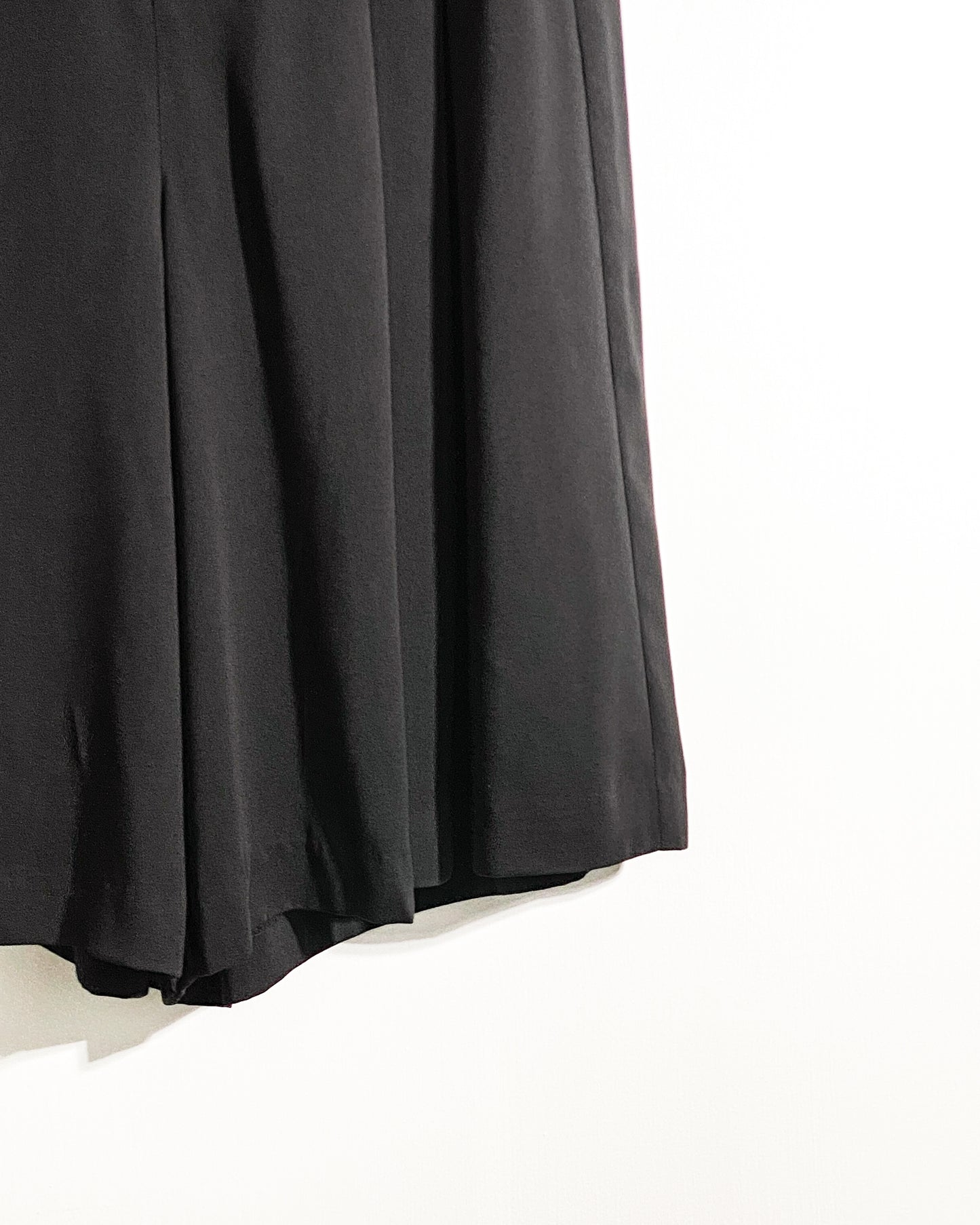 aalis BANKS knee length skorts (Black)