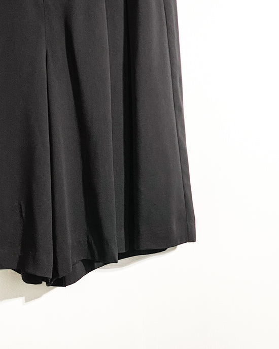 aalis BANKS knee length skorts (Black)