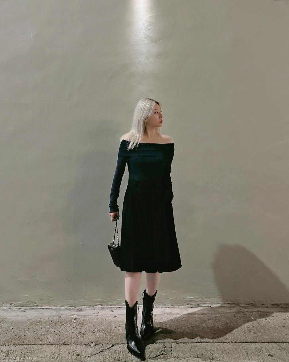 aalis KASA FW25 off shoulder stretch mesh top (Navy)