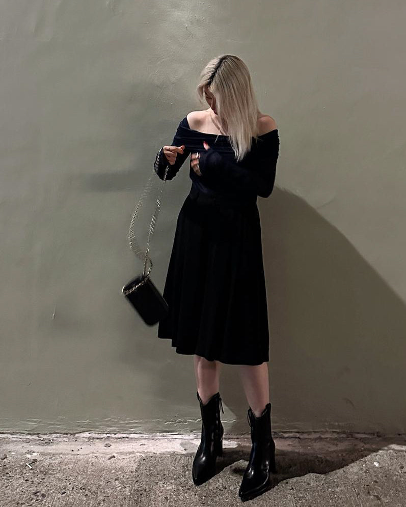 aalis KASA FW25 off shoulder stretch mesh top (Navy)