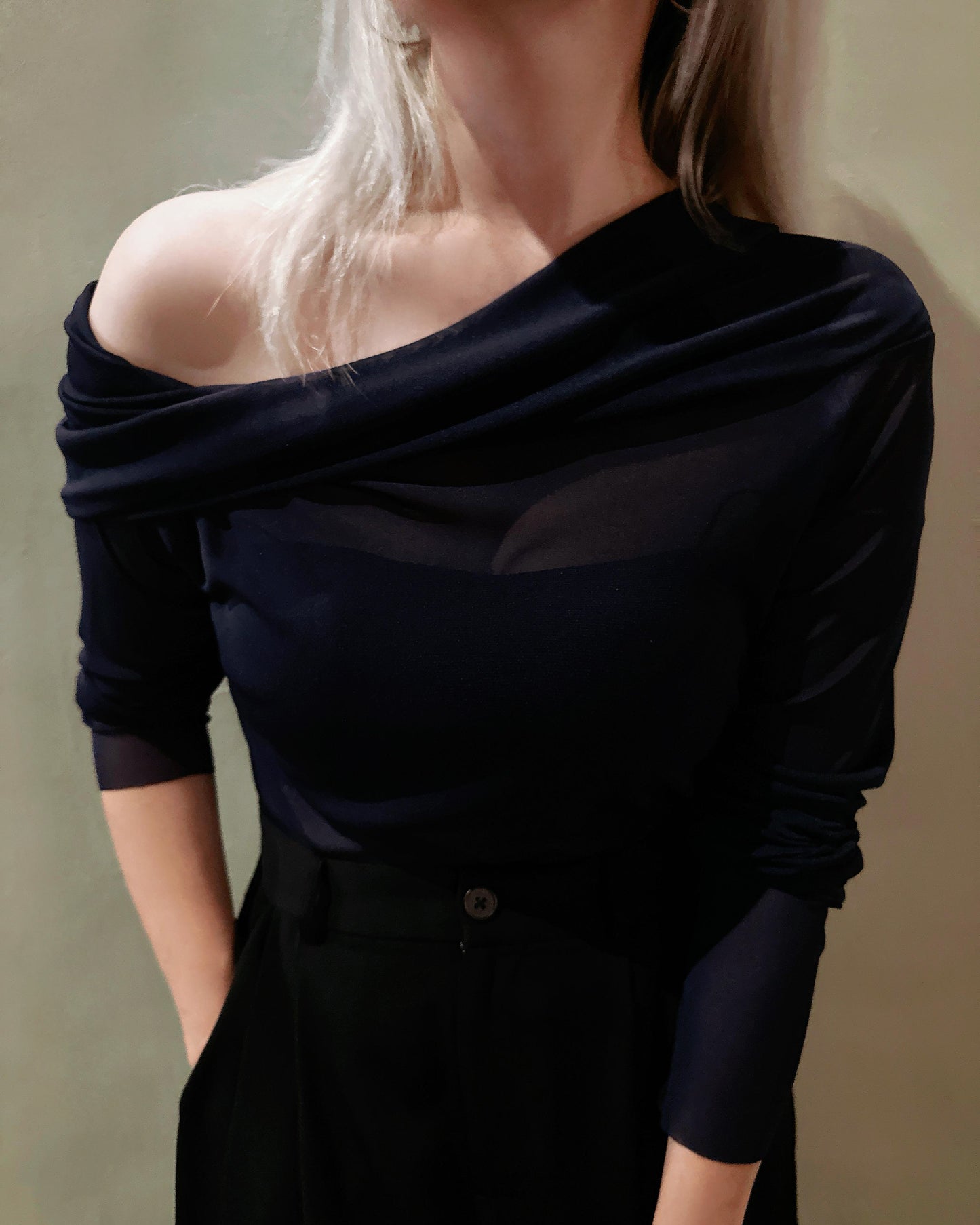 aalis KASA FW25 off shoulder stretch mesh top (Navy)