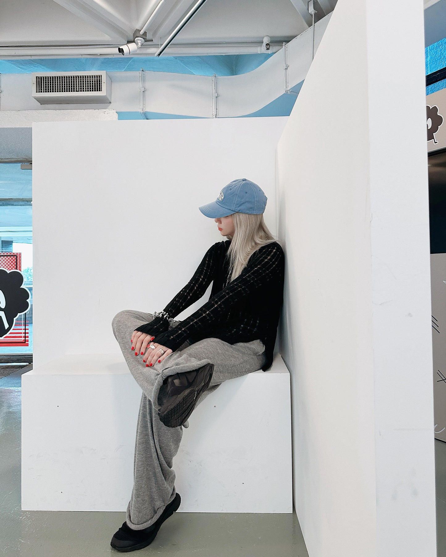 aalis NONA distressed loose fit knitwear (Black)