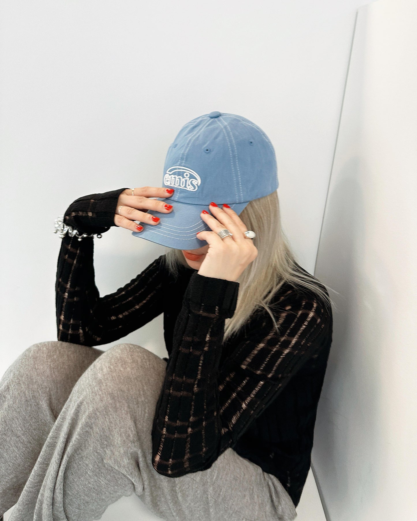 aalis NONA distressed loose fit knitwear (Black)