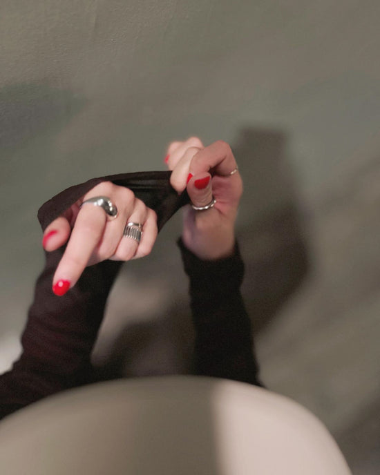 aalis KASA FW25 off shoulder stretch mesh top (Brown)