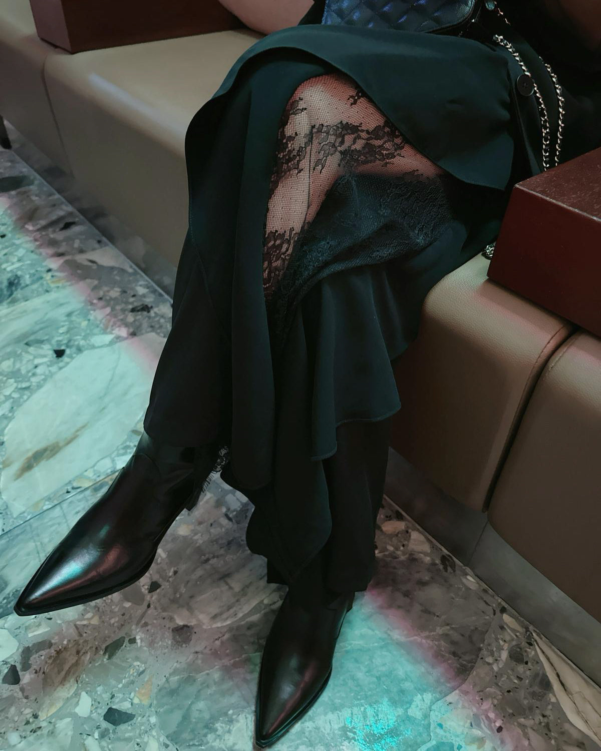 aalis GAMET side lace panel ruffle pants (Black)