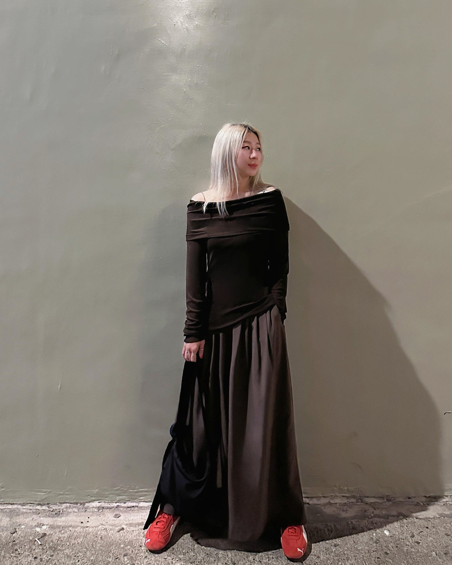 aalis KASA FW25 off shoulder stretch mesh top (Brown)