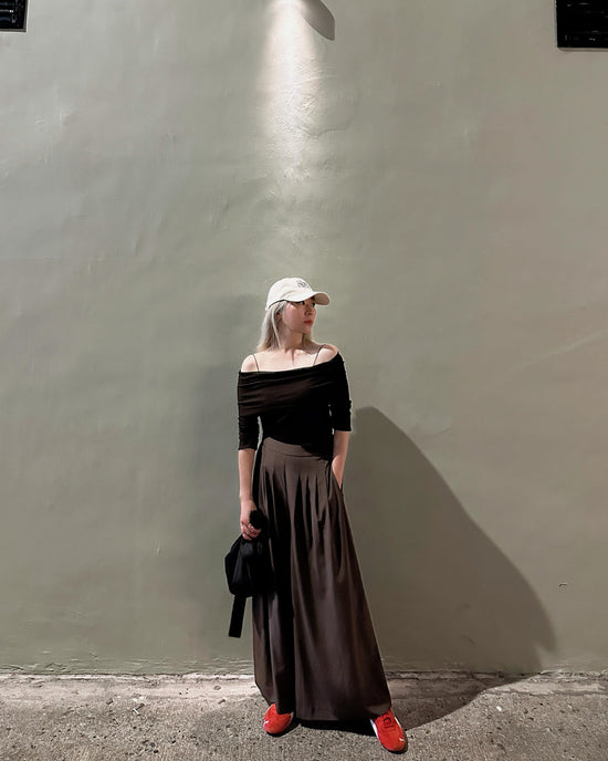 aalis KASA FW25 off shoulder stretch mesh top (Brown)