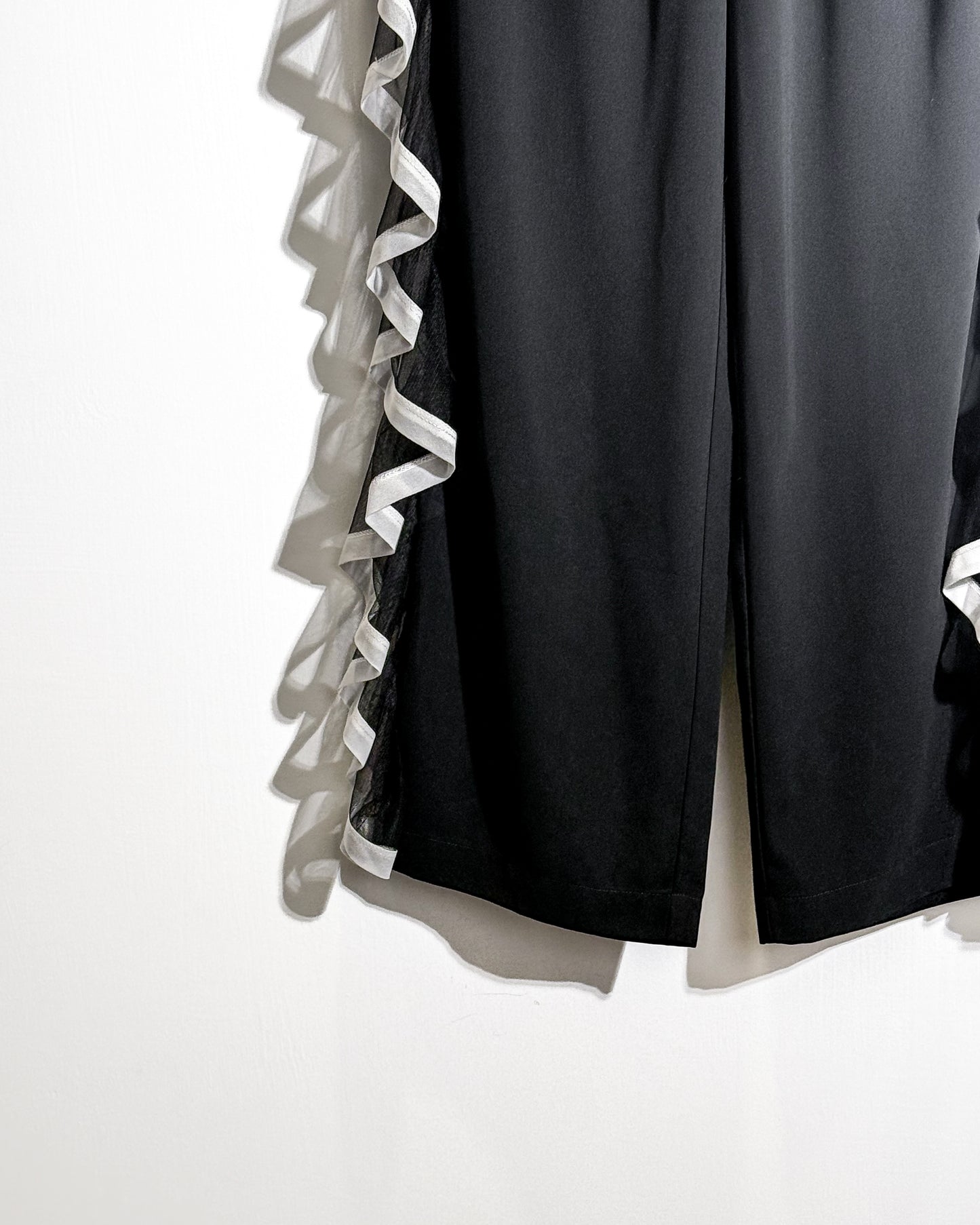 aalis BRIX side mesh ruffle pants (Black white)
