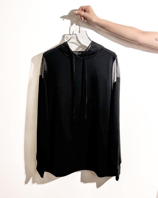 aalis ELIO cold shoulder pleated mesh ruffle hoodie (Black)