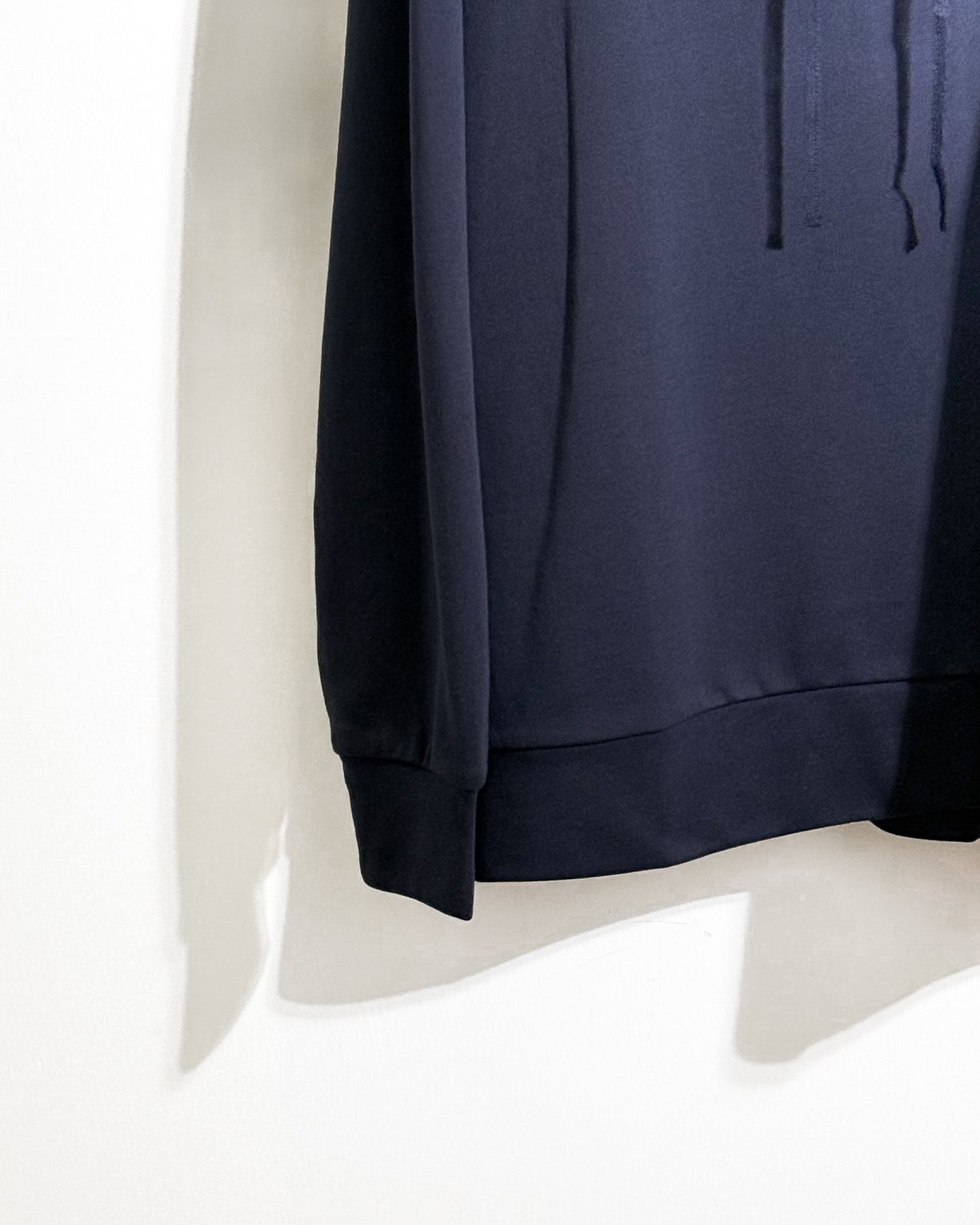 aalis ELIO 冷肩褶皱网纱荷叶边连帽衫 (海军蓝)