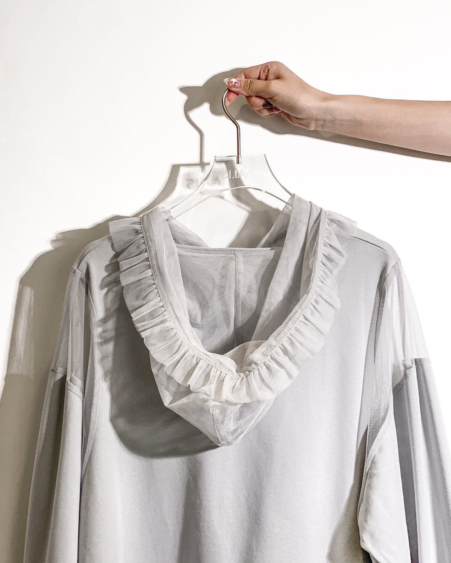 aalis ELIO RUFFLE cold shoulder pleated mesh ruffle hoodie (Light grey)