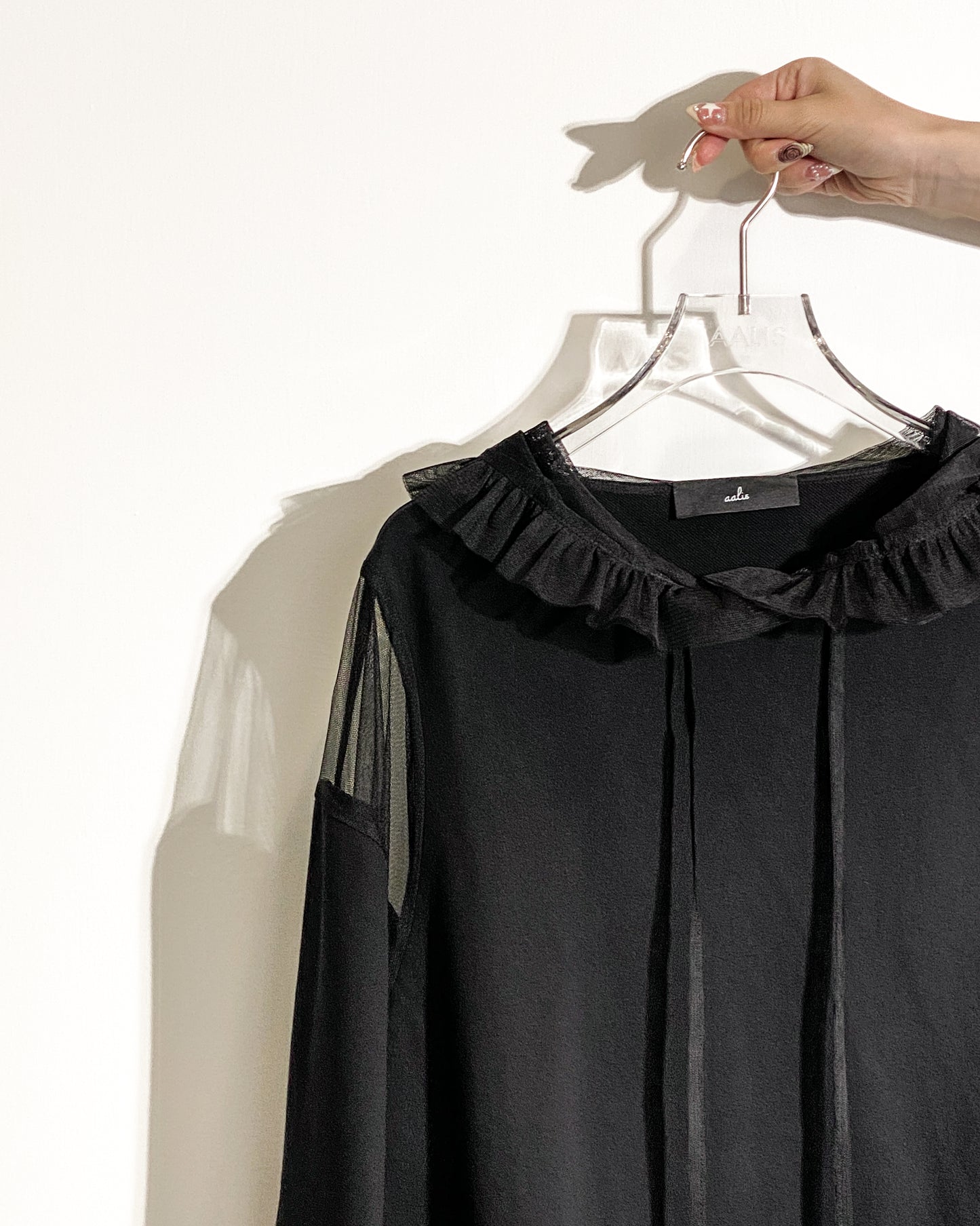 aalis ELIO RUFFLE cold shoulder pleated mesh ruffle hoodie (Black)