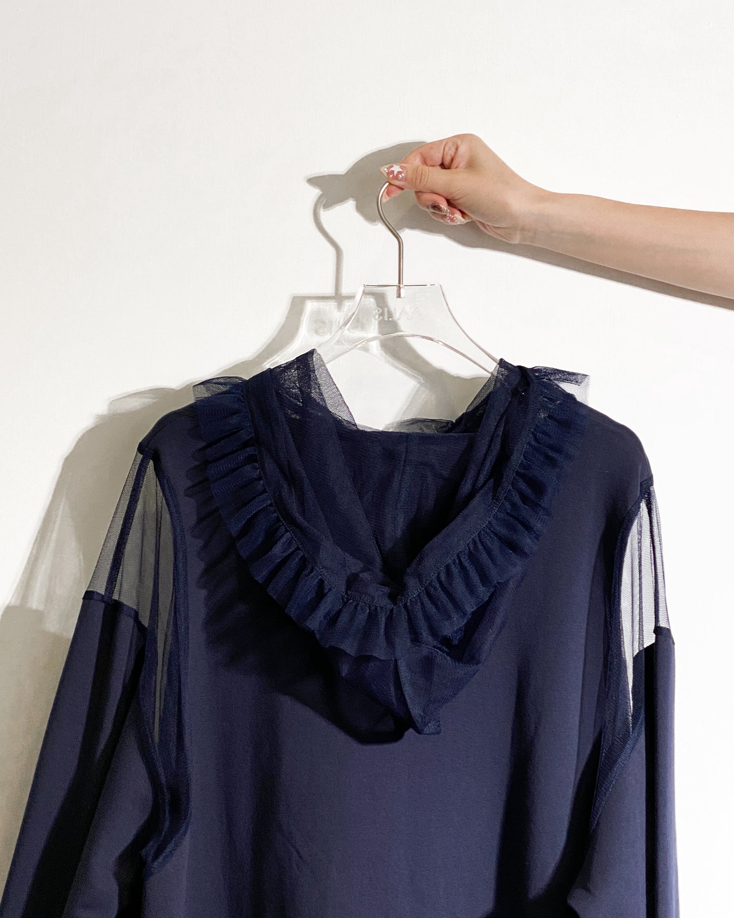 aalis ELIO RUFFLE cold shoulder pleated mesh ruffle hoodie (Navy)