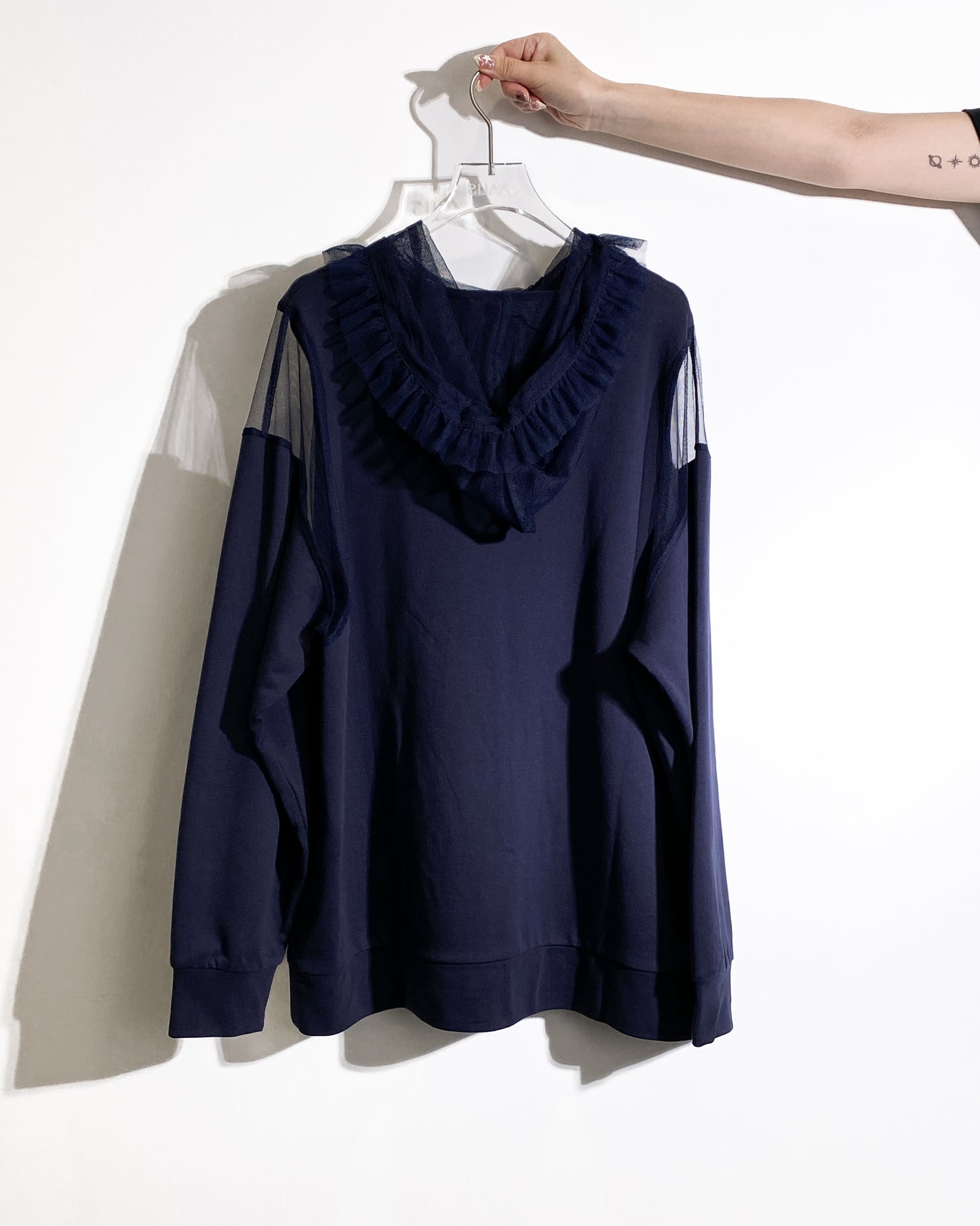 aalis ELIO RUFFLE cold shoulder pleated mesh ruffle hoodie (Navy)