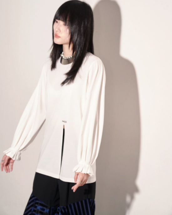 aalis NIABI folded pleats cuff front slit L/S top (White logo)