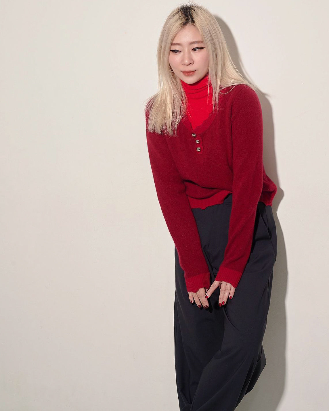 aalis HALA V neck color blocking button details sweater (Red mix)