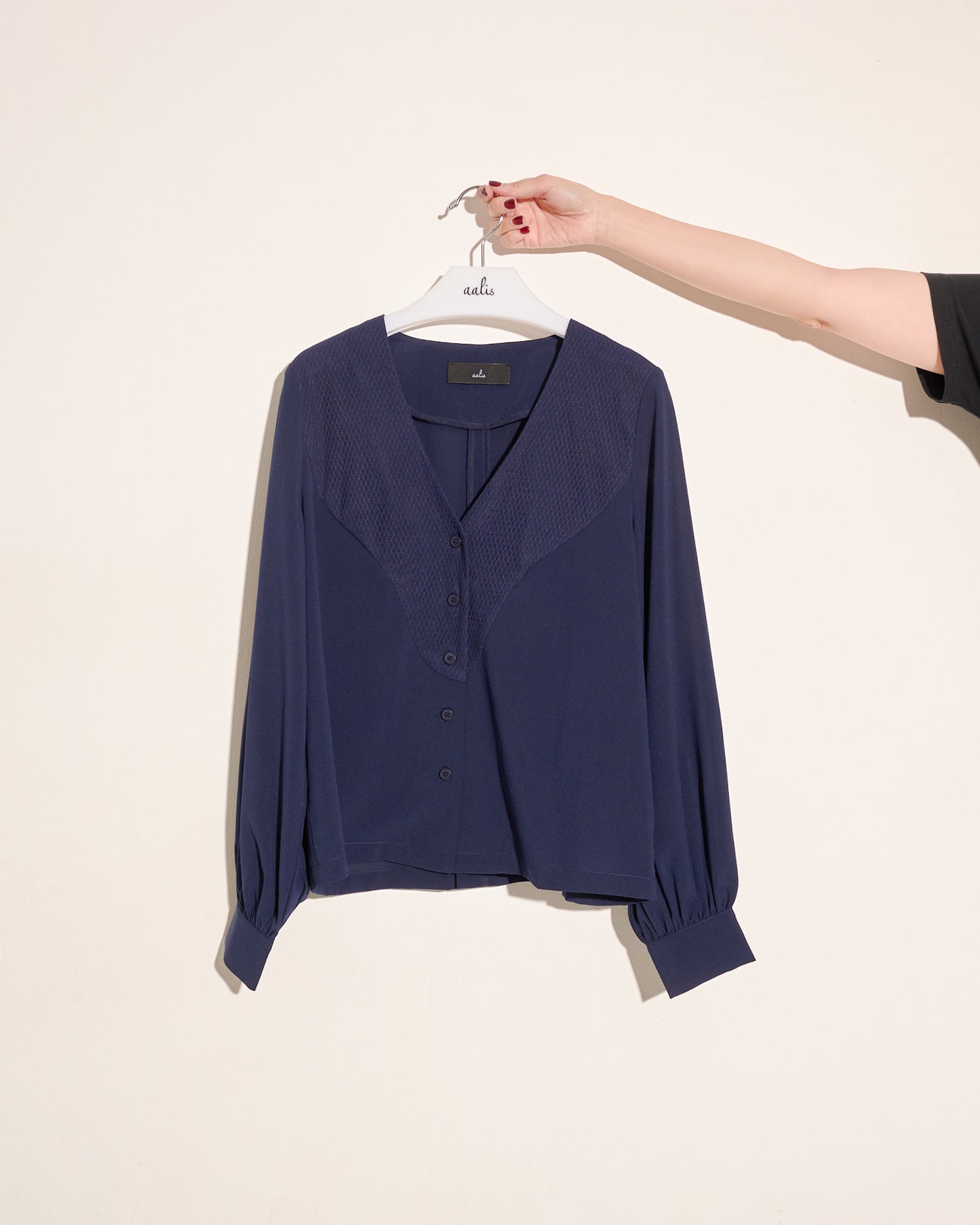 aalis KAMIKO V neck button down L/S blouse (Navy)