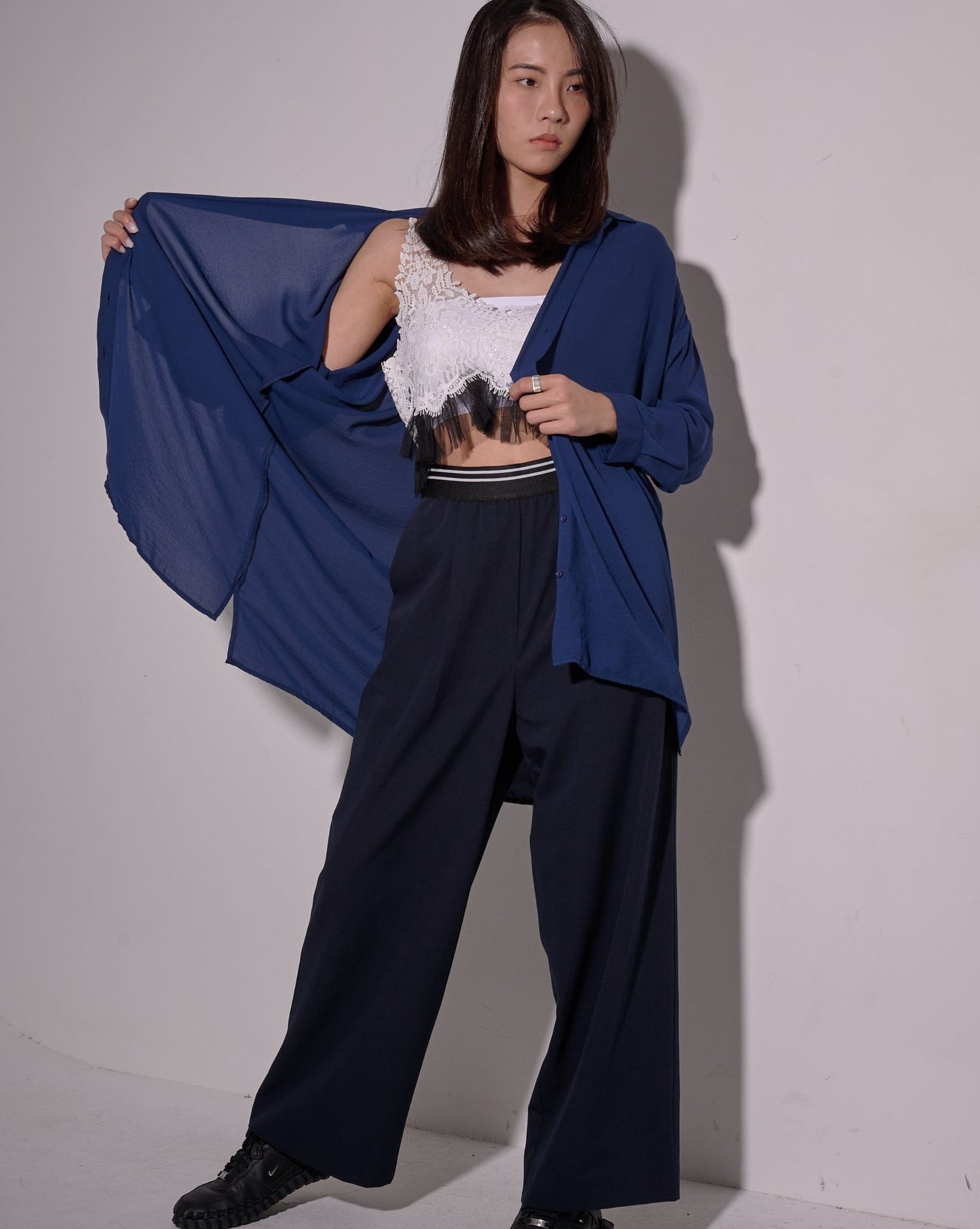 Load image into Gallery viewer, aalis DIARA oversized shirt (Navy)
