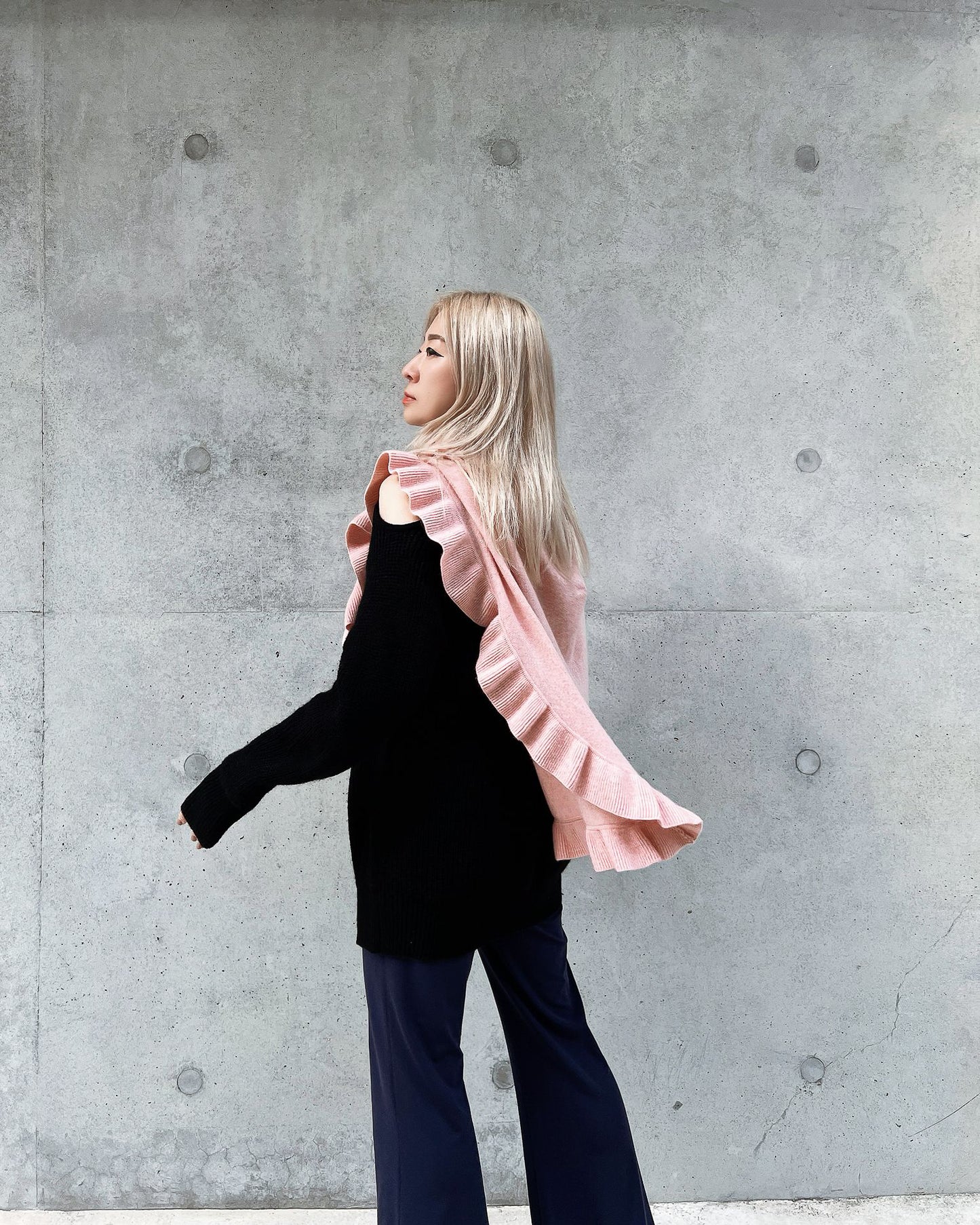 aalis SHYLA cut out shoulder tunic sweater dress (Black)