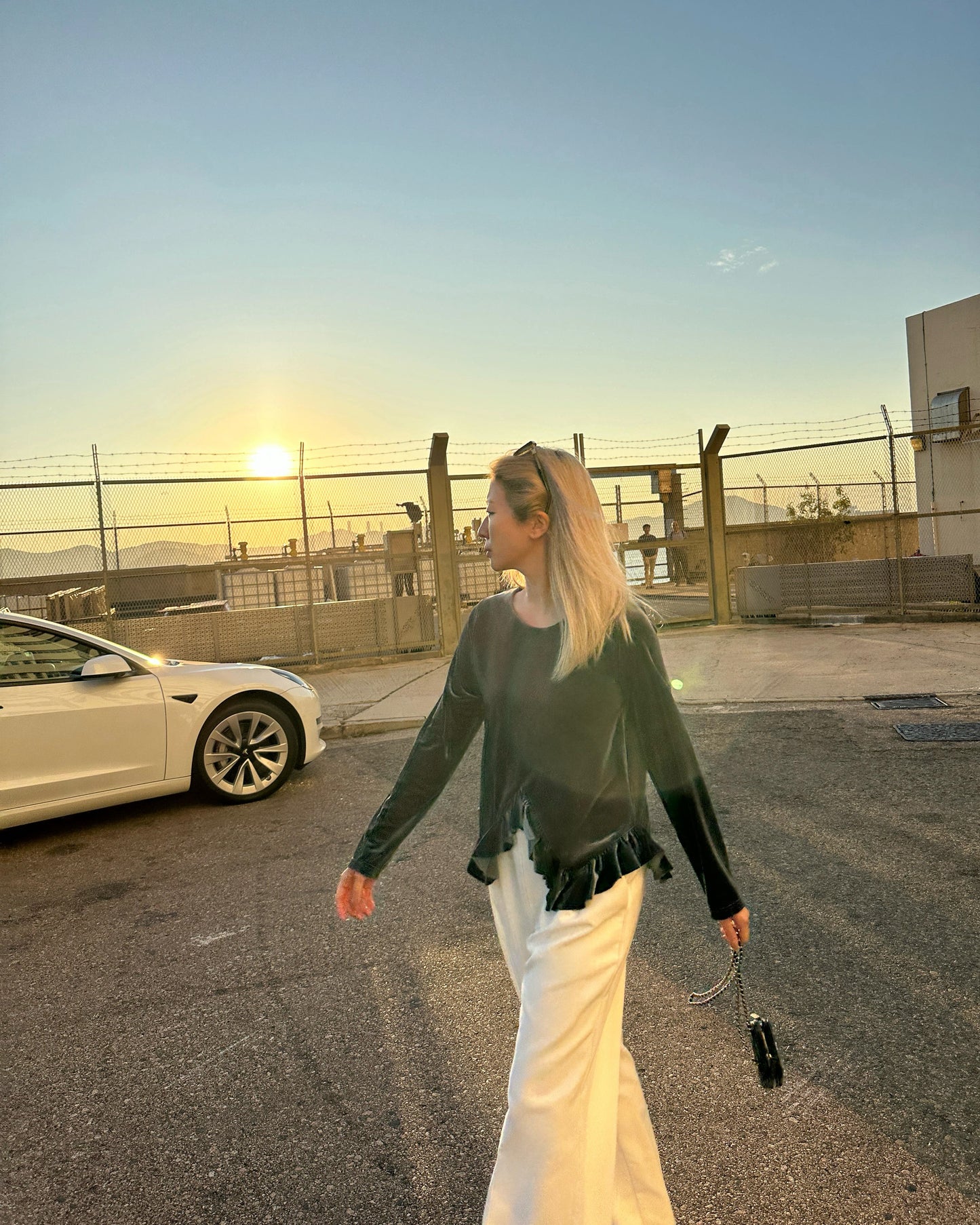 aalis SIENNA velvet hi-lo ruffle hem top (Grey Blue)