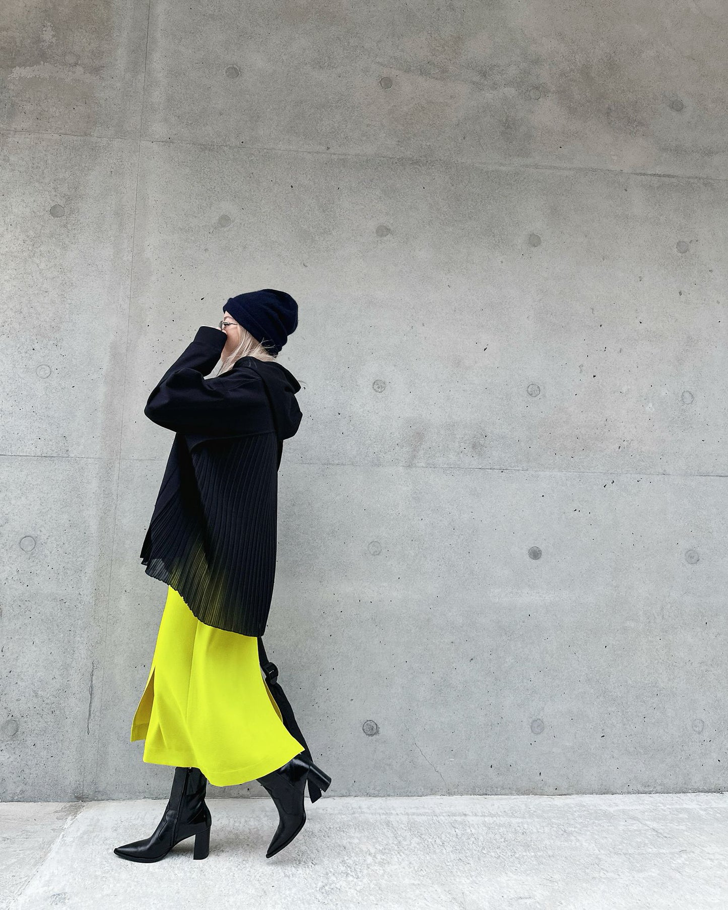 aalis PARMA pleated chiffon hoodie (Black)