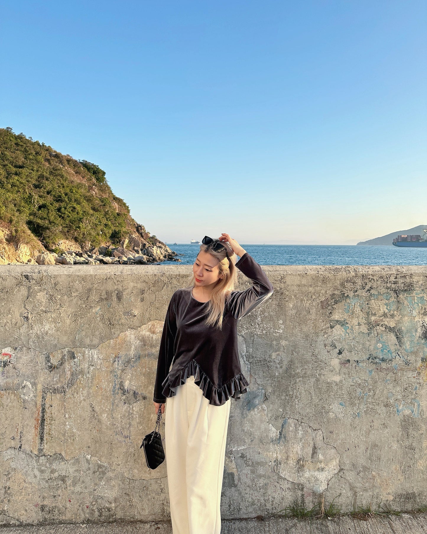 aalis SIENNA velvet hi-lo ruffle hem top (Grey Blue)