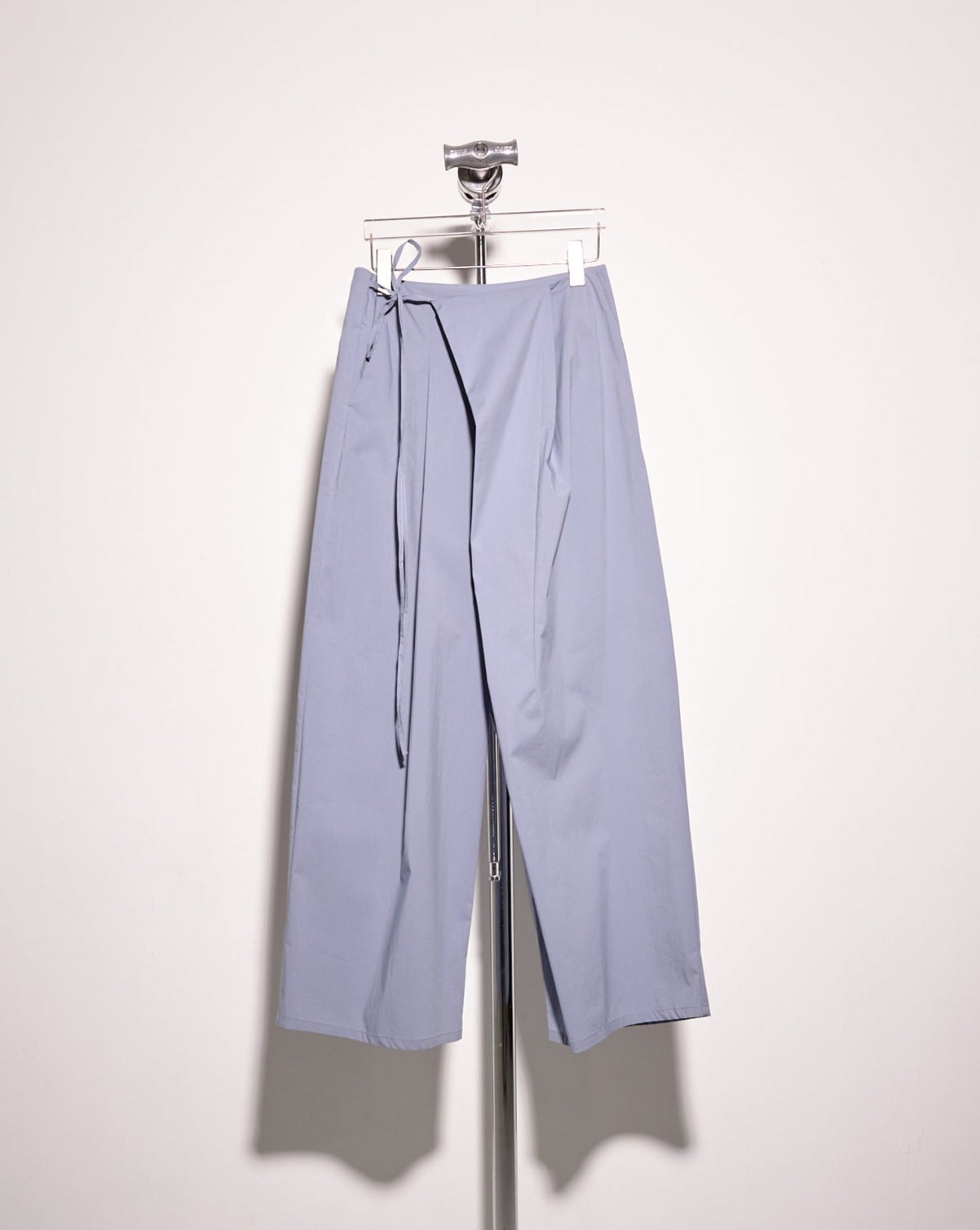 aalis LARA wrap and tie relaxed pants (Blue)