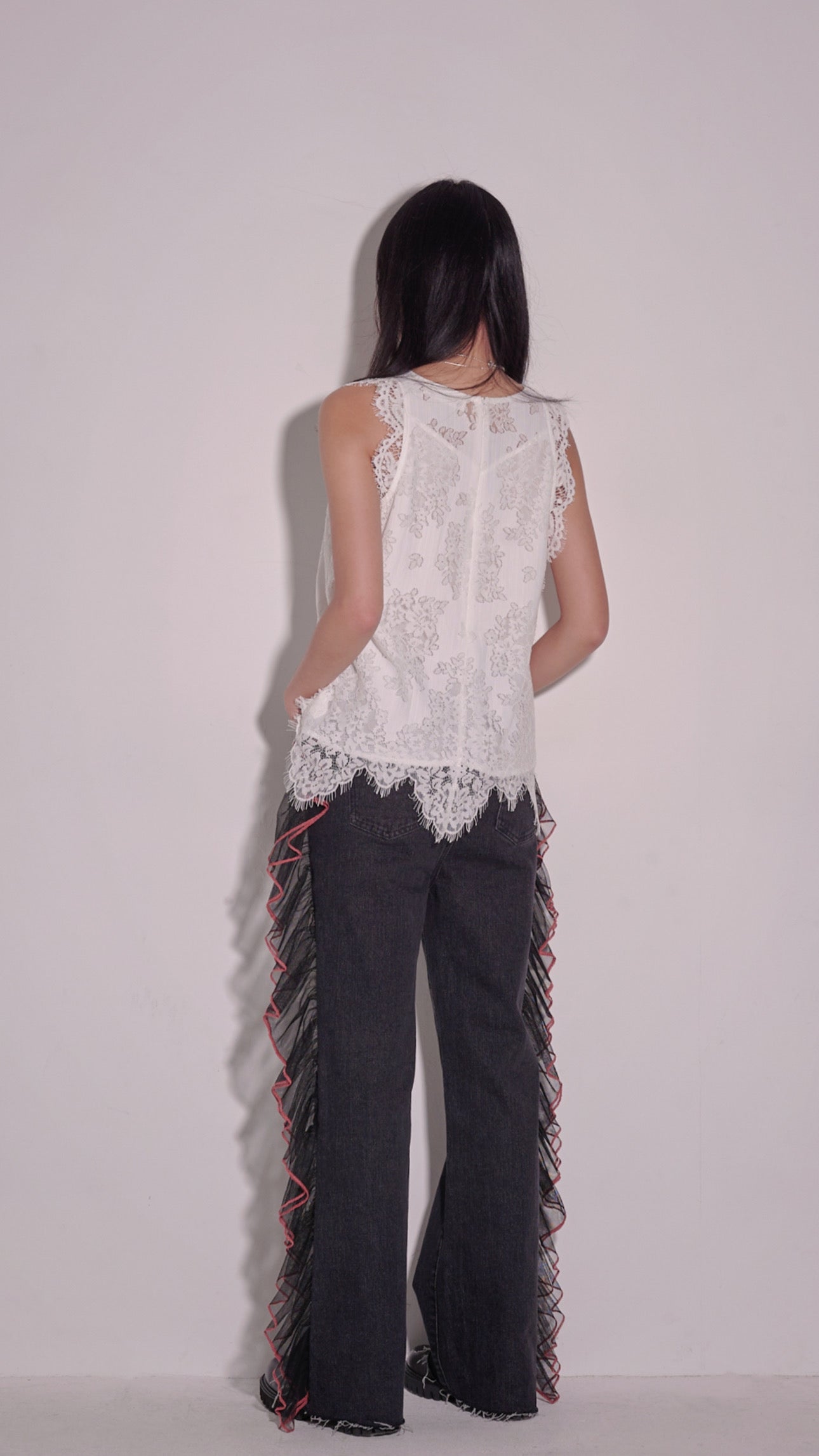 Load image into Gallery viewer, aalis HERMA v neck a line lace top (White)
