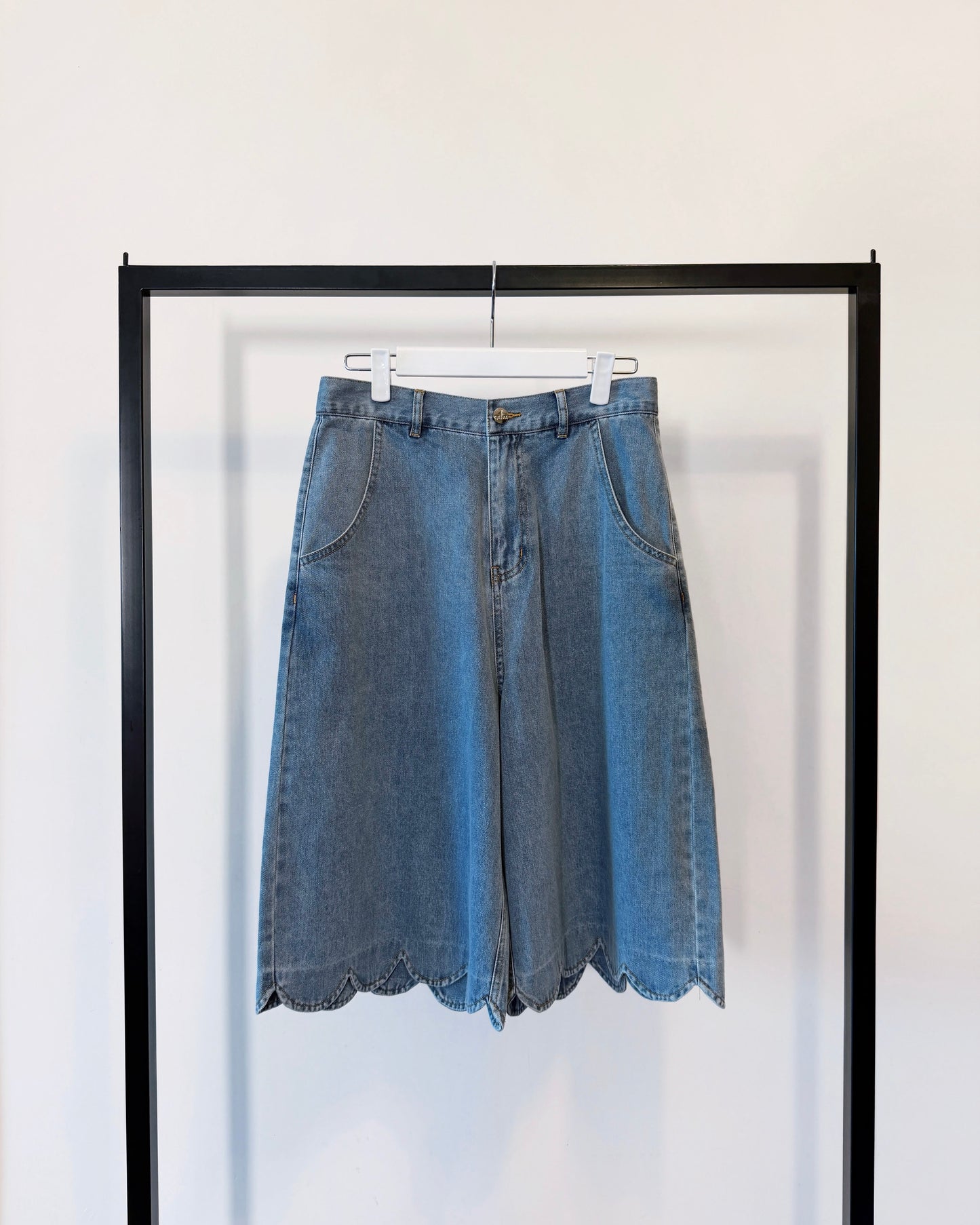 aalis WINSLOW scalloped bermuda shorts (Light Denim)