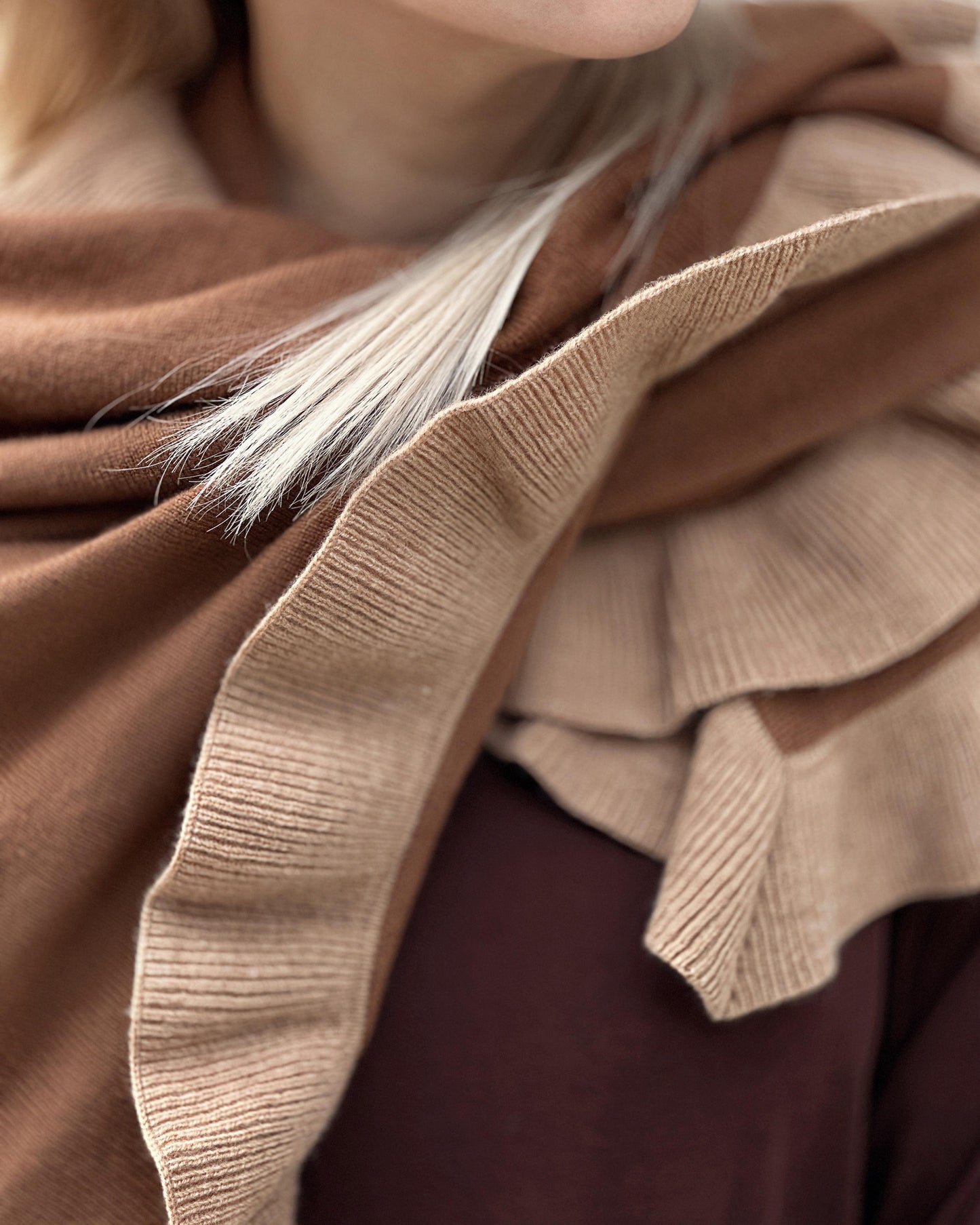 aalis LUCIE MIX FW25 cashmere ruffle hem scarf (Brown Mix)