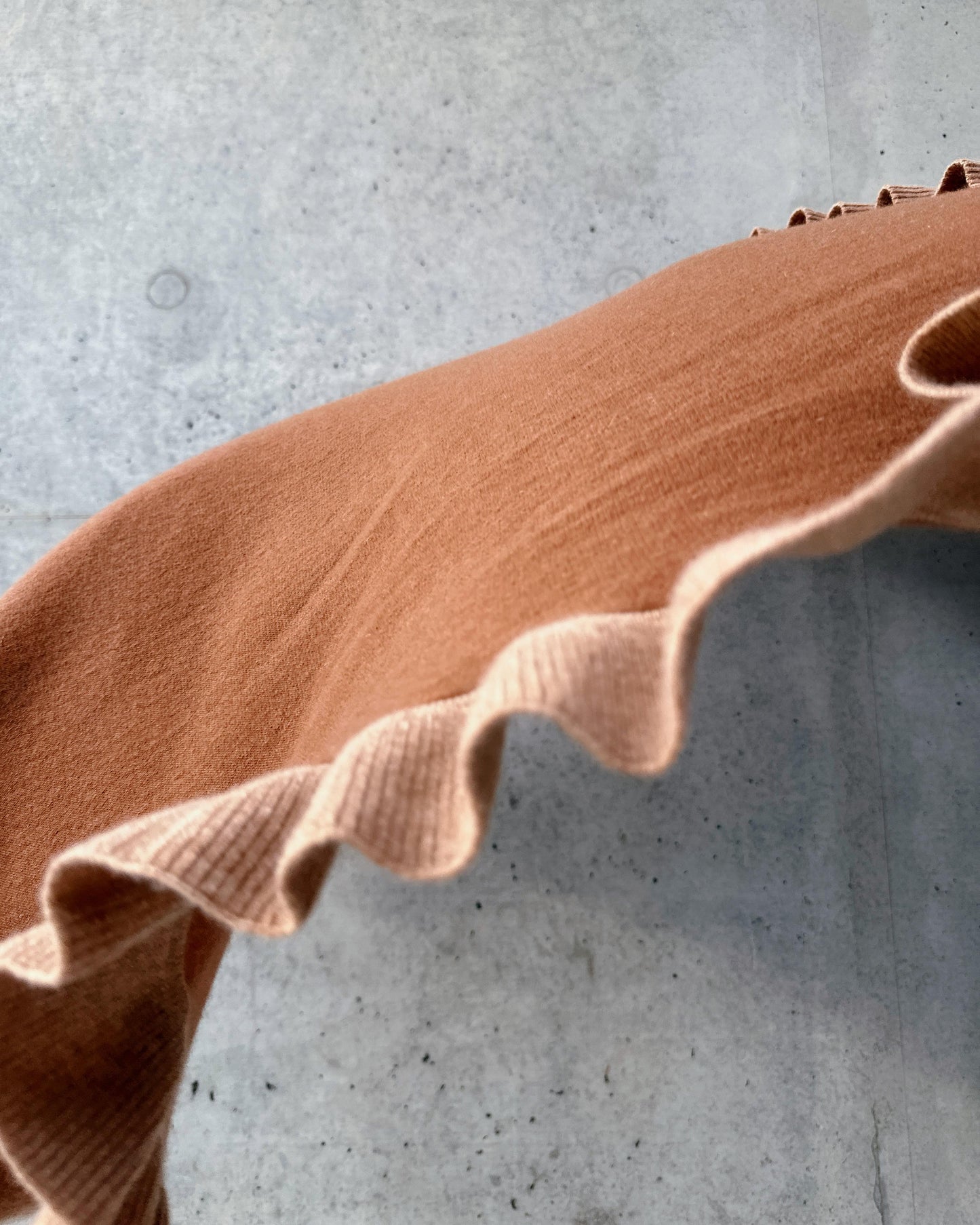 aalis LUCIE MIX FW25 cashmere ruffle hem scarf (Brown Mix)