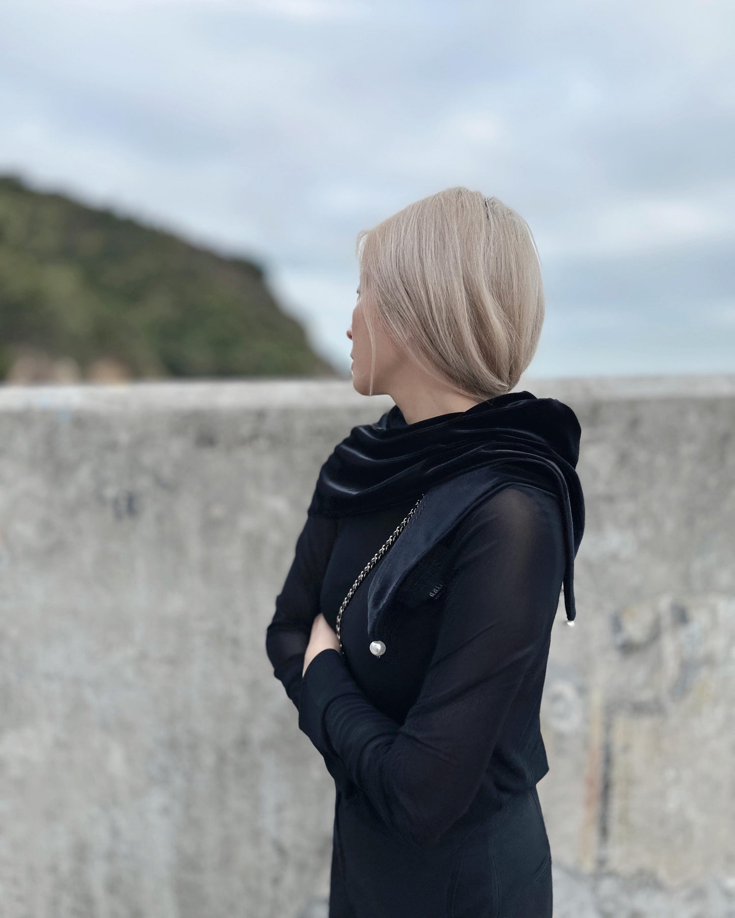 aalis IRA pearl velvet scarf (Black)