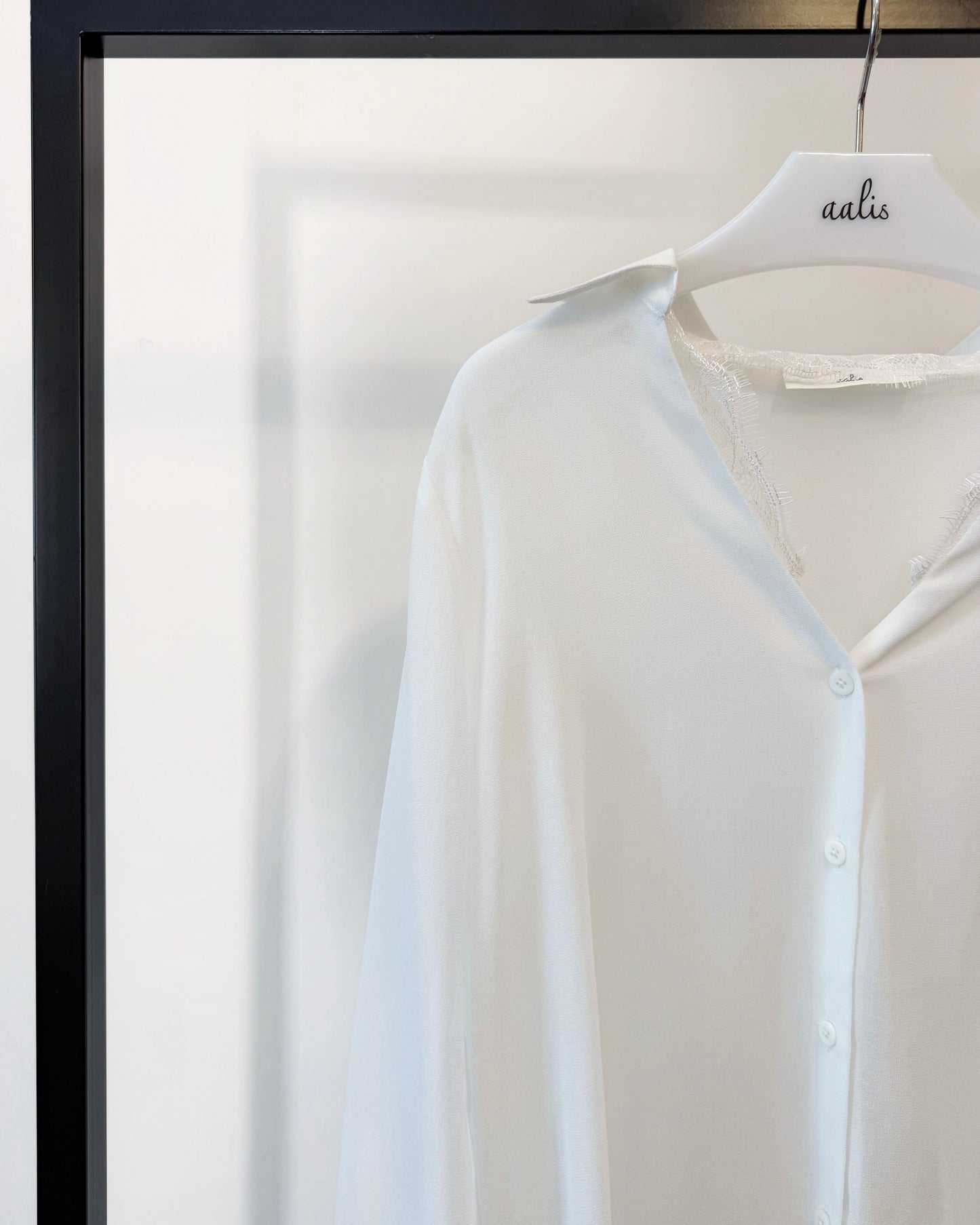 aalis CISA chiffon lace v neck shirt (White)