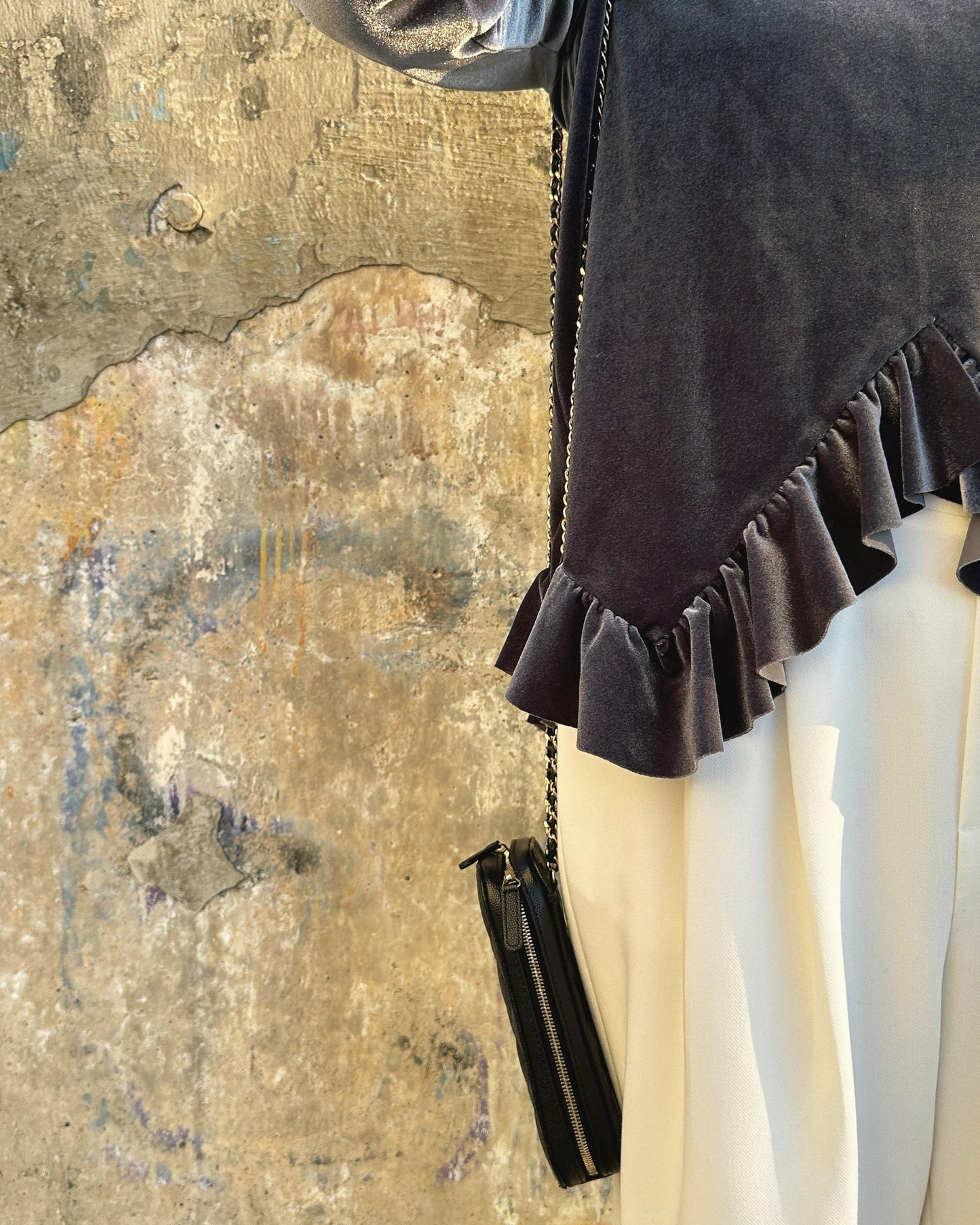 aalis SIENNA velvet hi-lo ruffle hem top (Grey Blue)