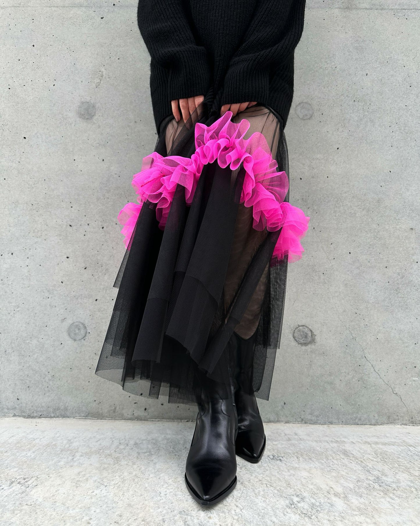 (Pre-order) aalis WISTA mesh ruffle detail skirt (Black Magenta)
