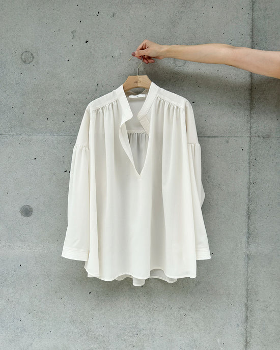 aalis JEANY oversized gathered blouse (Ivory)