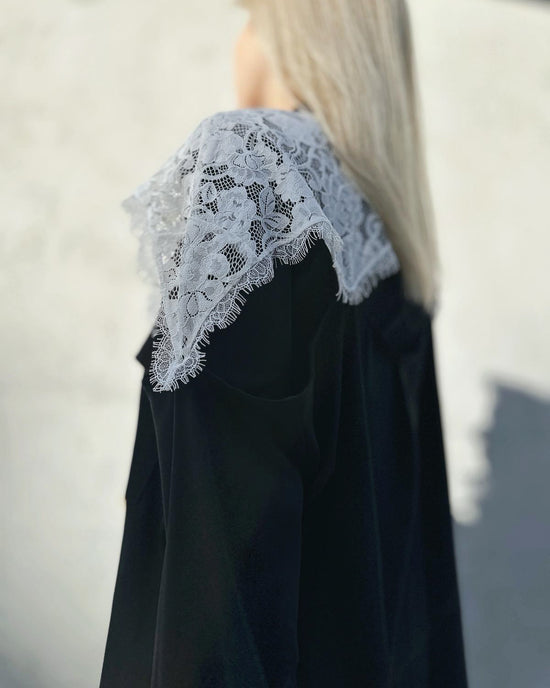 aalis REESE LACE cape panel on shoulder oversized shirt (Black)