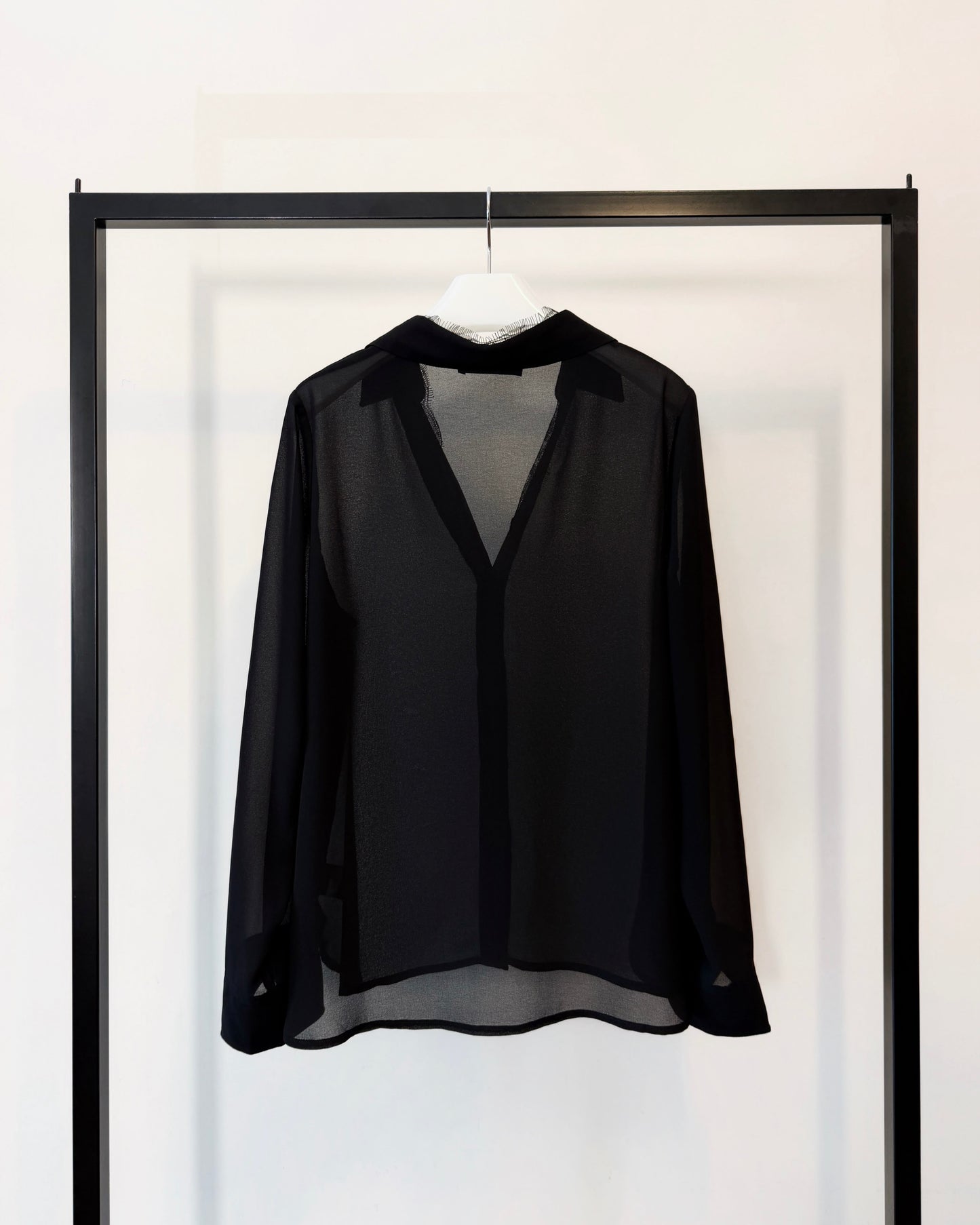 aalis CISA chiffon lace v neck shirt (Black)