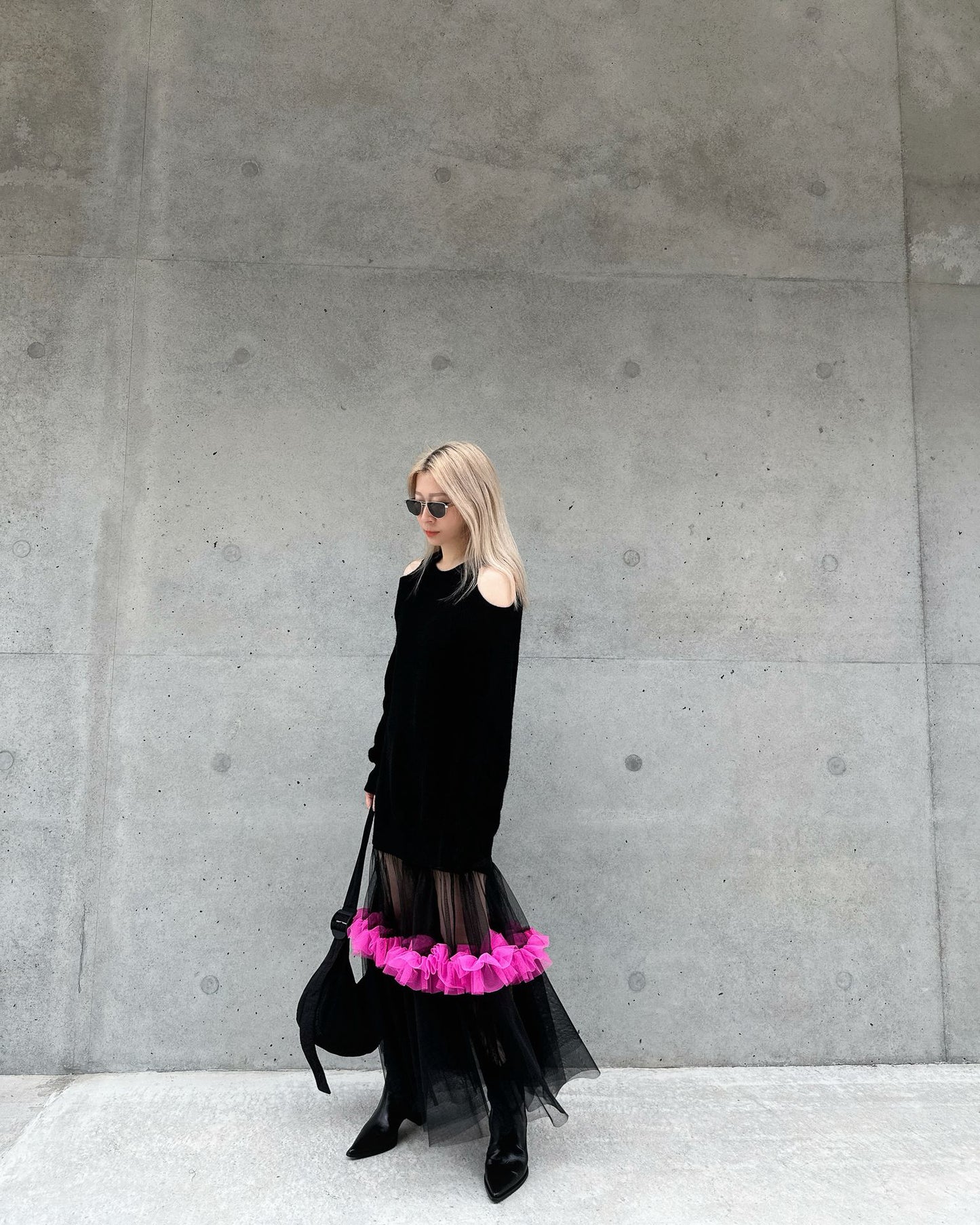 (Pre-order) aalis WISTA mesh ruffle detail skirt (Black Magenta)